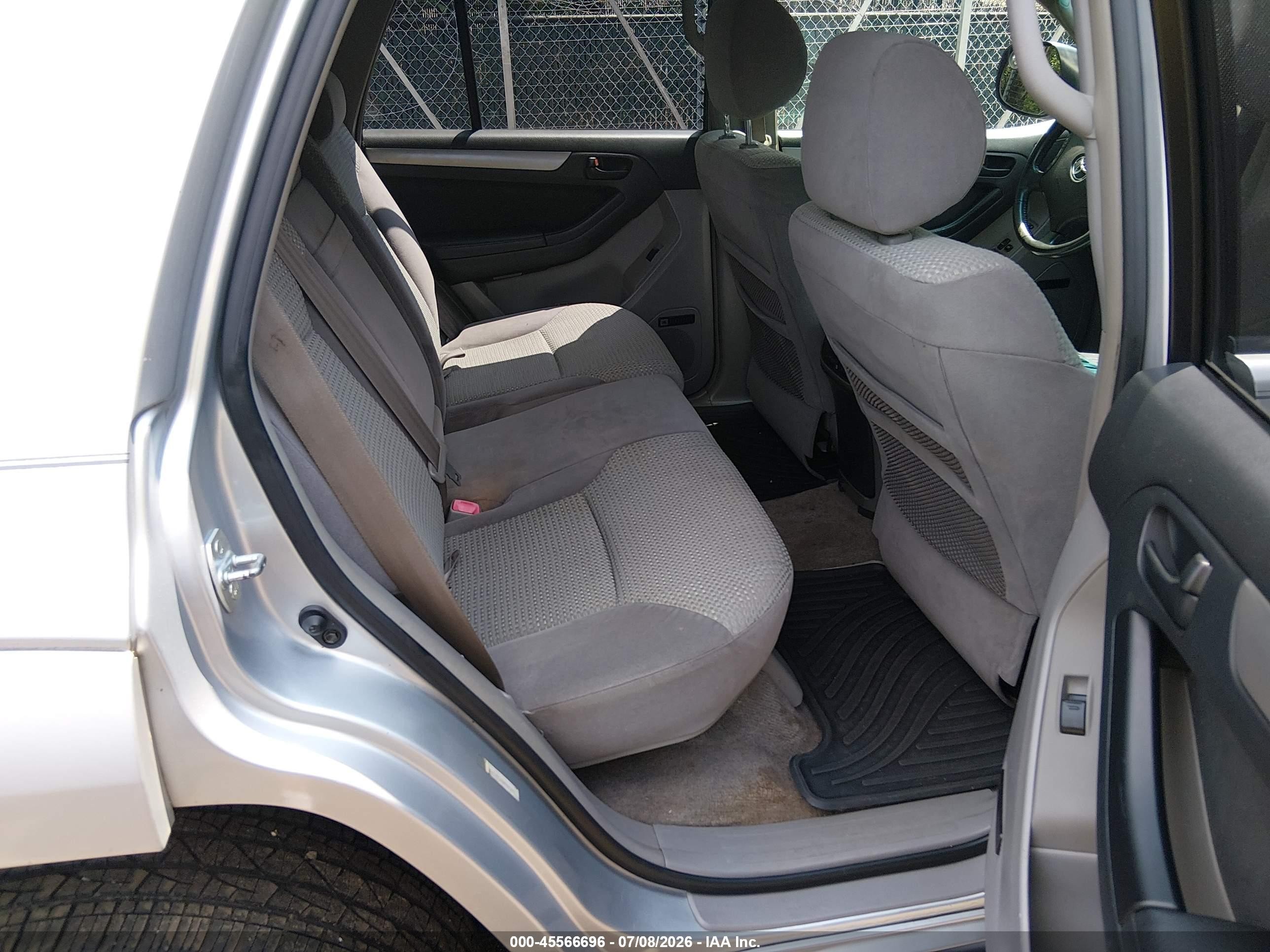 2005 Toyota 4runner Sr5 V8 Silver vin: JTEBT14R058023975