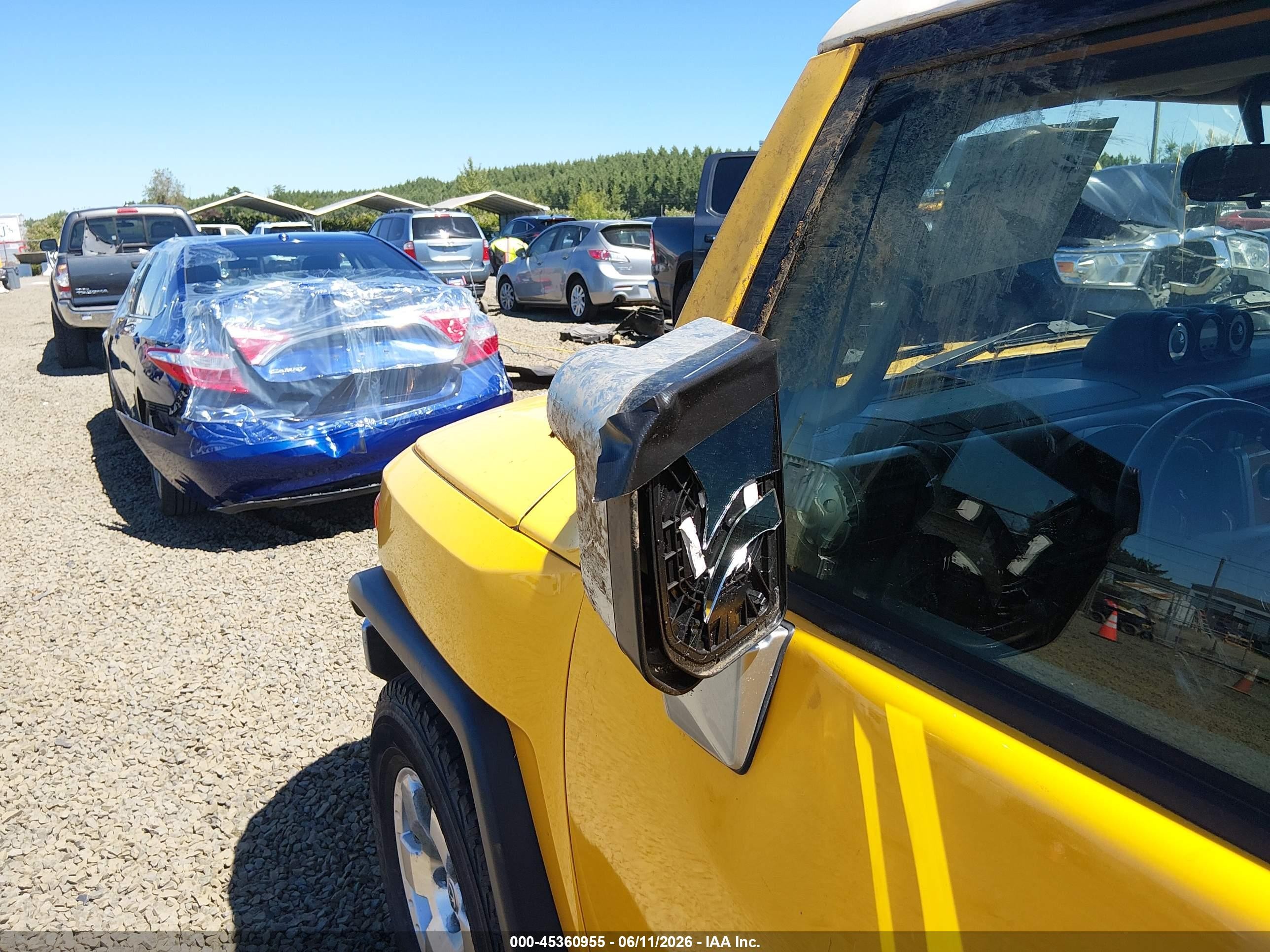 2007 Toyota Fj Cruiser   Yellow vin: JTEBU11F070008594