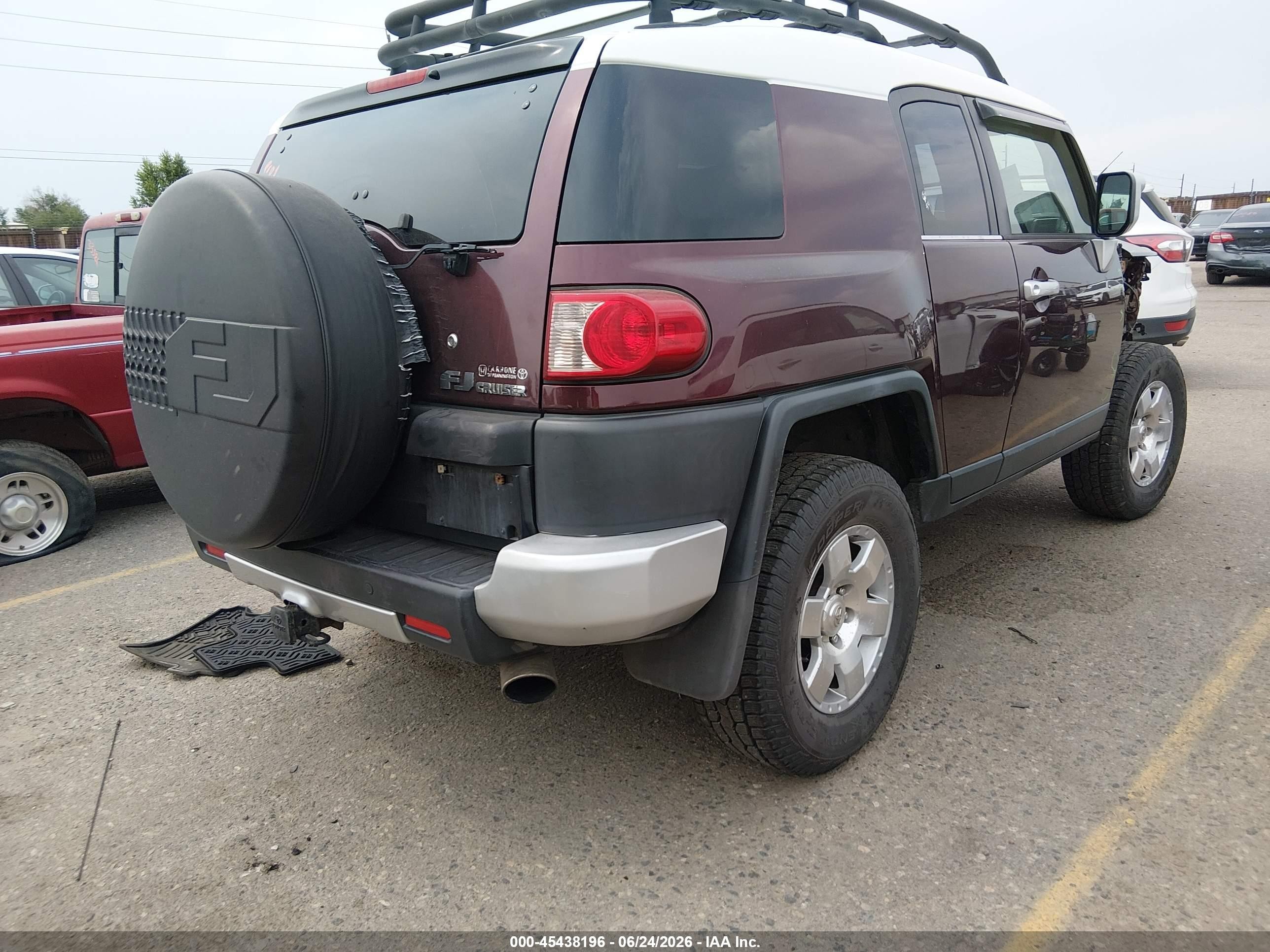 2007 Toyota Fj Cruiser   Burgundy vin: JTEBU11F070008885