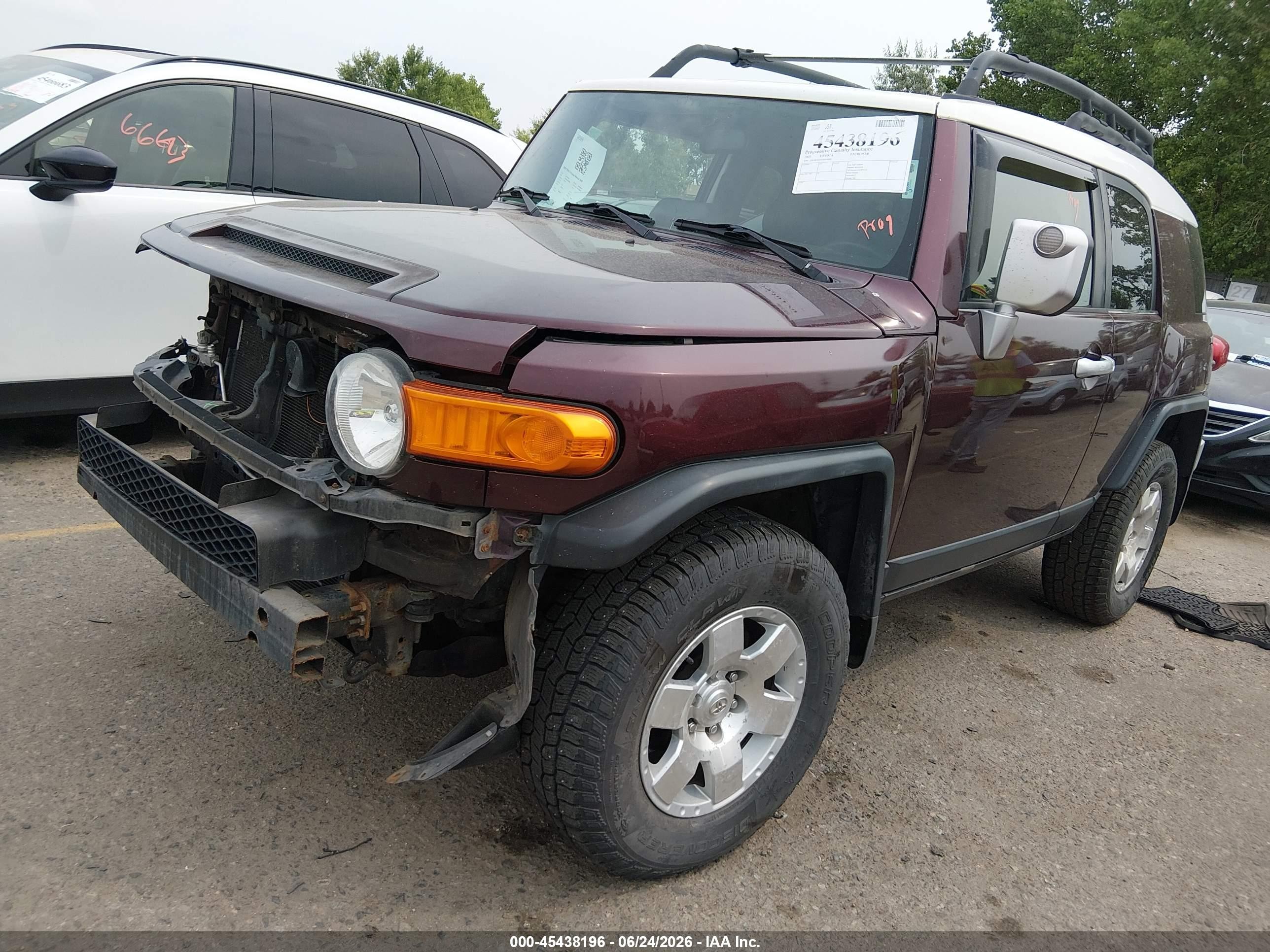 2007 Toyota Fj Cruiser   Burgundy vin: JTEBU11F070008885