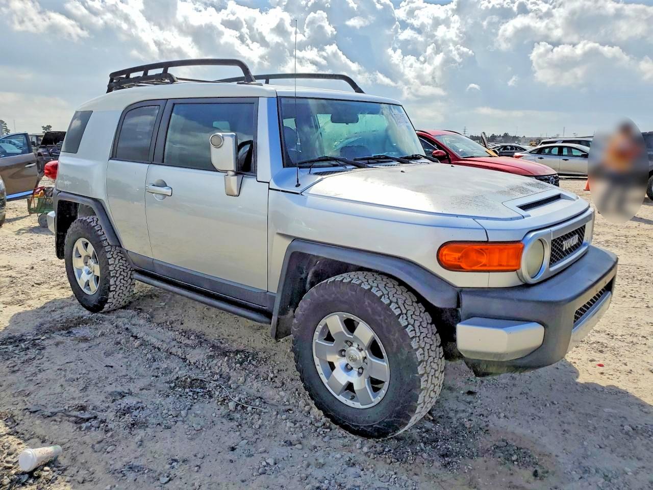 2008 Toyota Fj Cruiser Base Silver vin: JTEBU11F080103125
