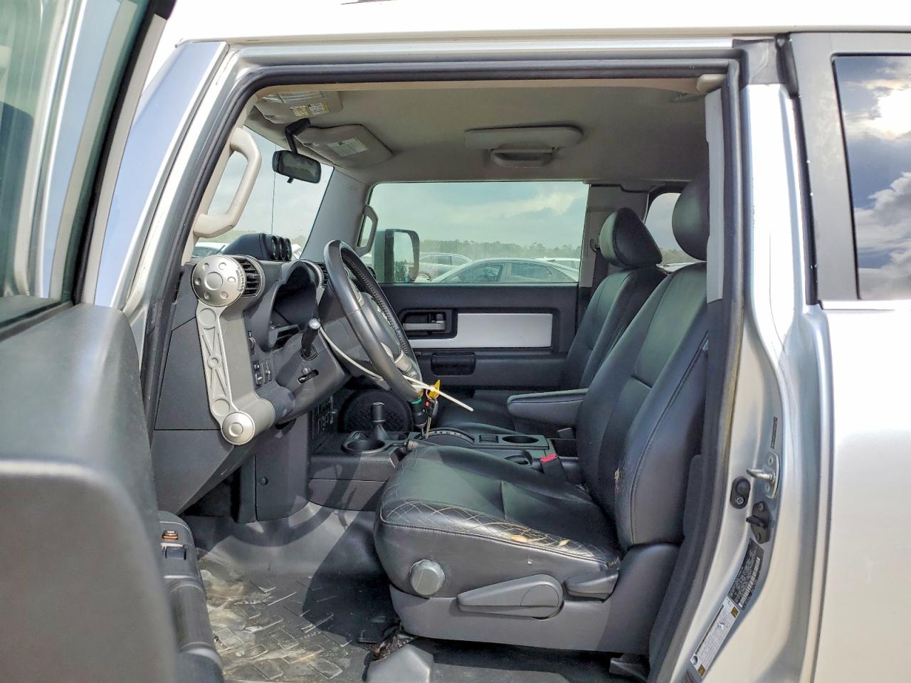 2008 Toyota Fj Cruiser Base Silver vin: JTEBU11F080103125
