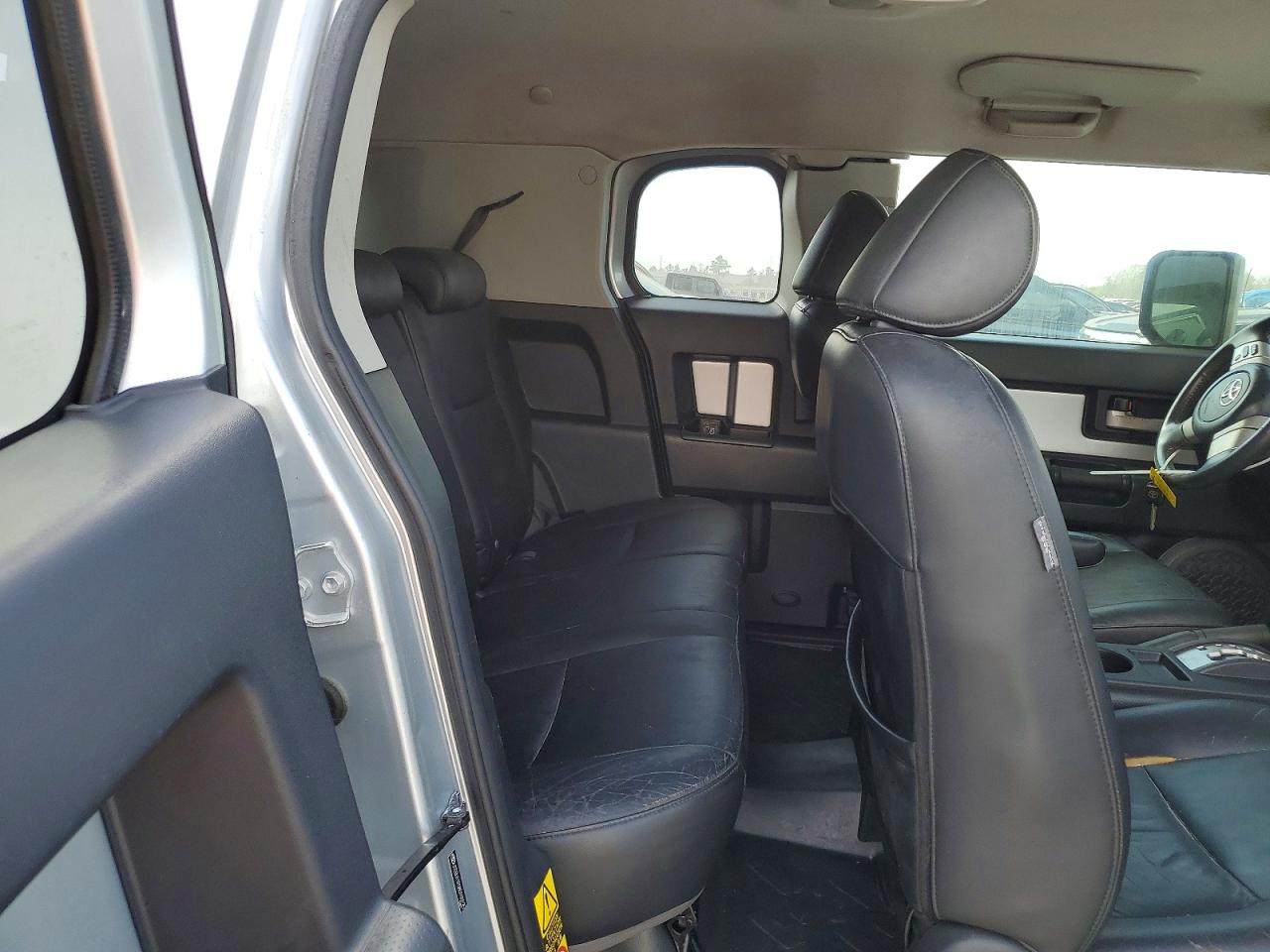 2008 Toyota Fj Cruiser Base Silver vin: JTEBU11F080103125