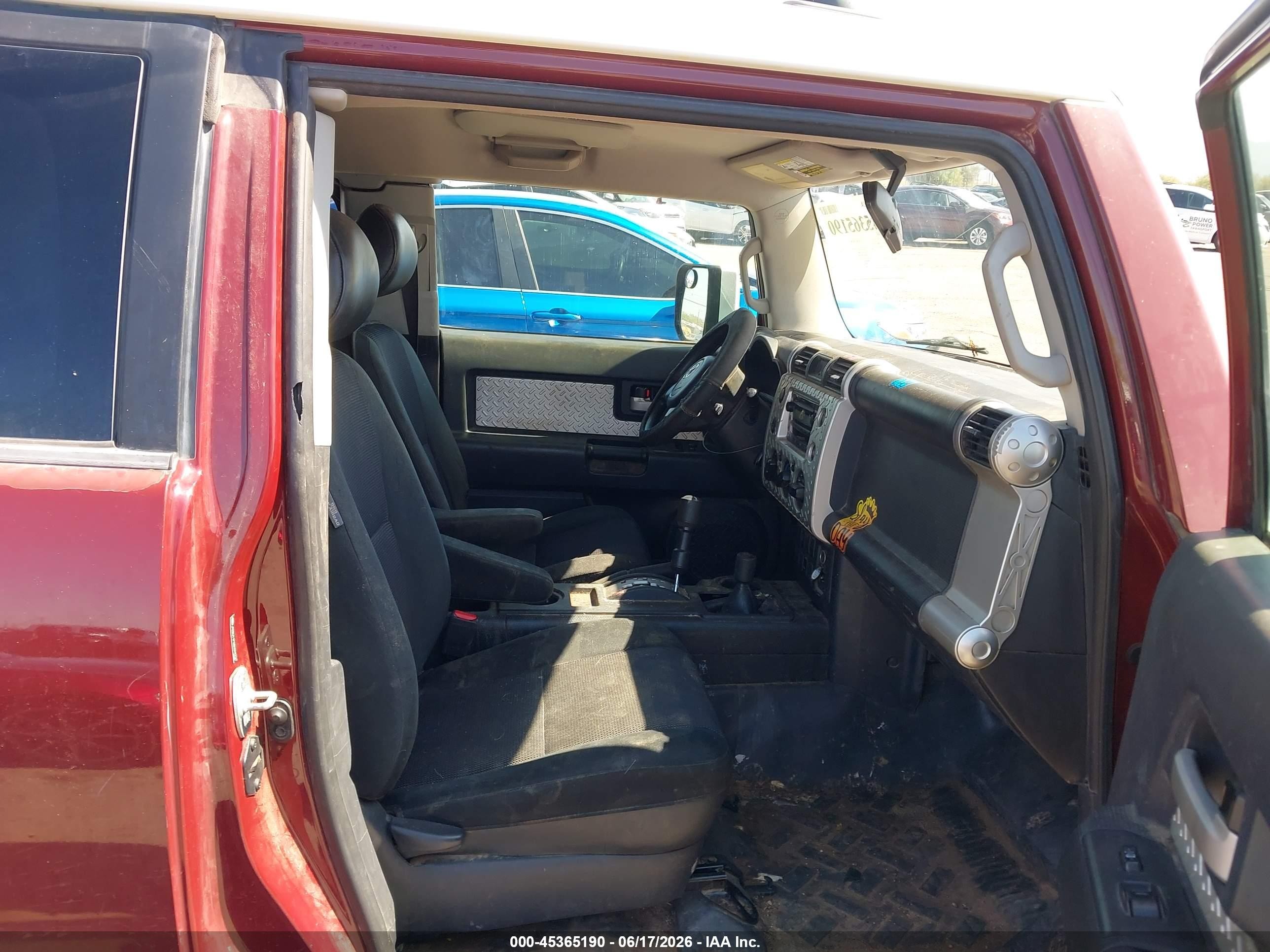 2008 Toyota Fj Cruiser   Burgundy vin: JTEBU11F08K019729