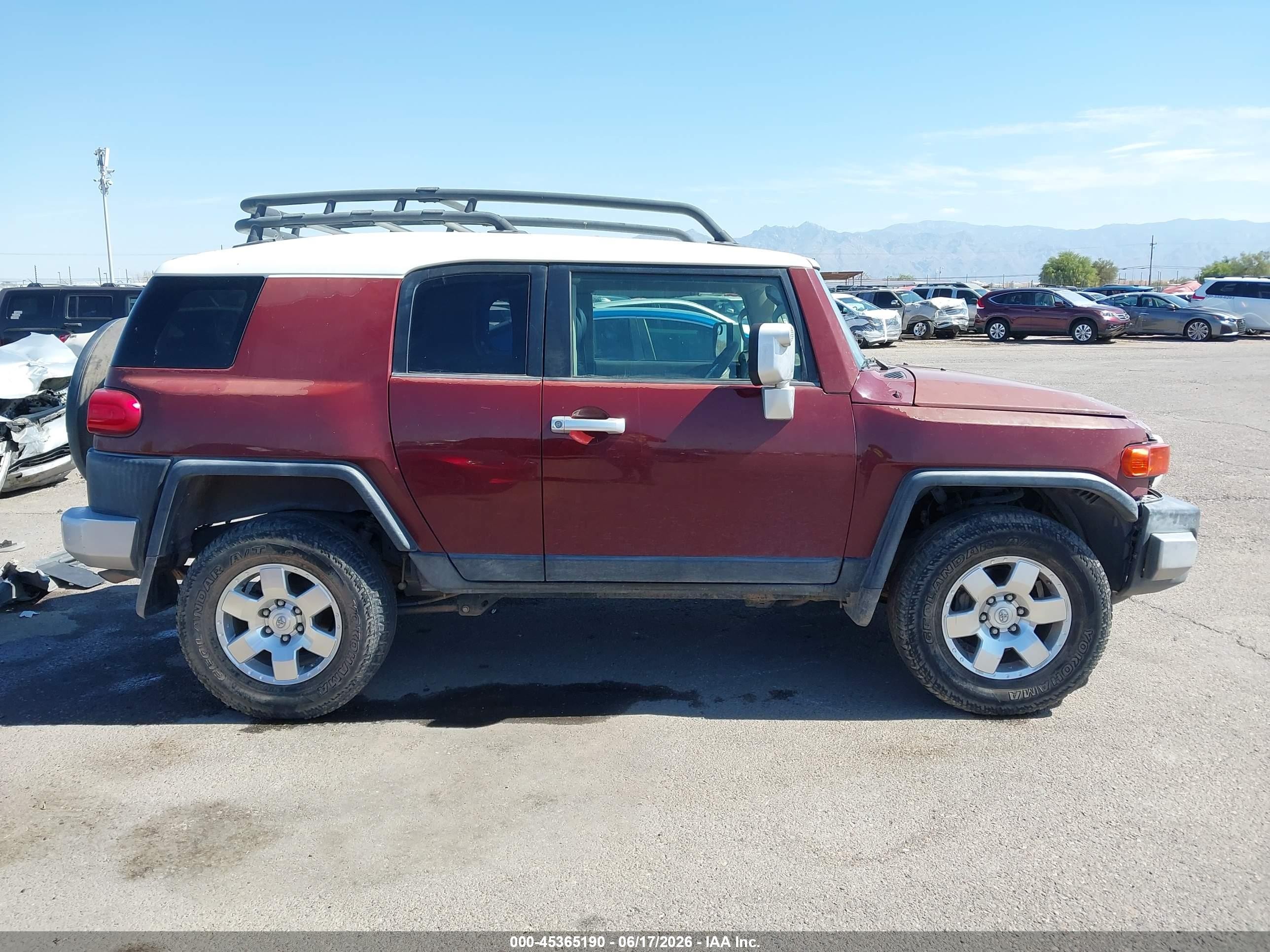 2008 Toyota Fj Cruiser   Burgundy vin: JTEBU11F08K019729