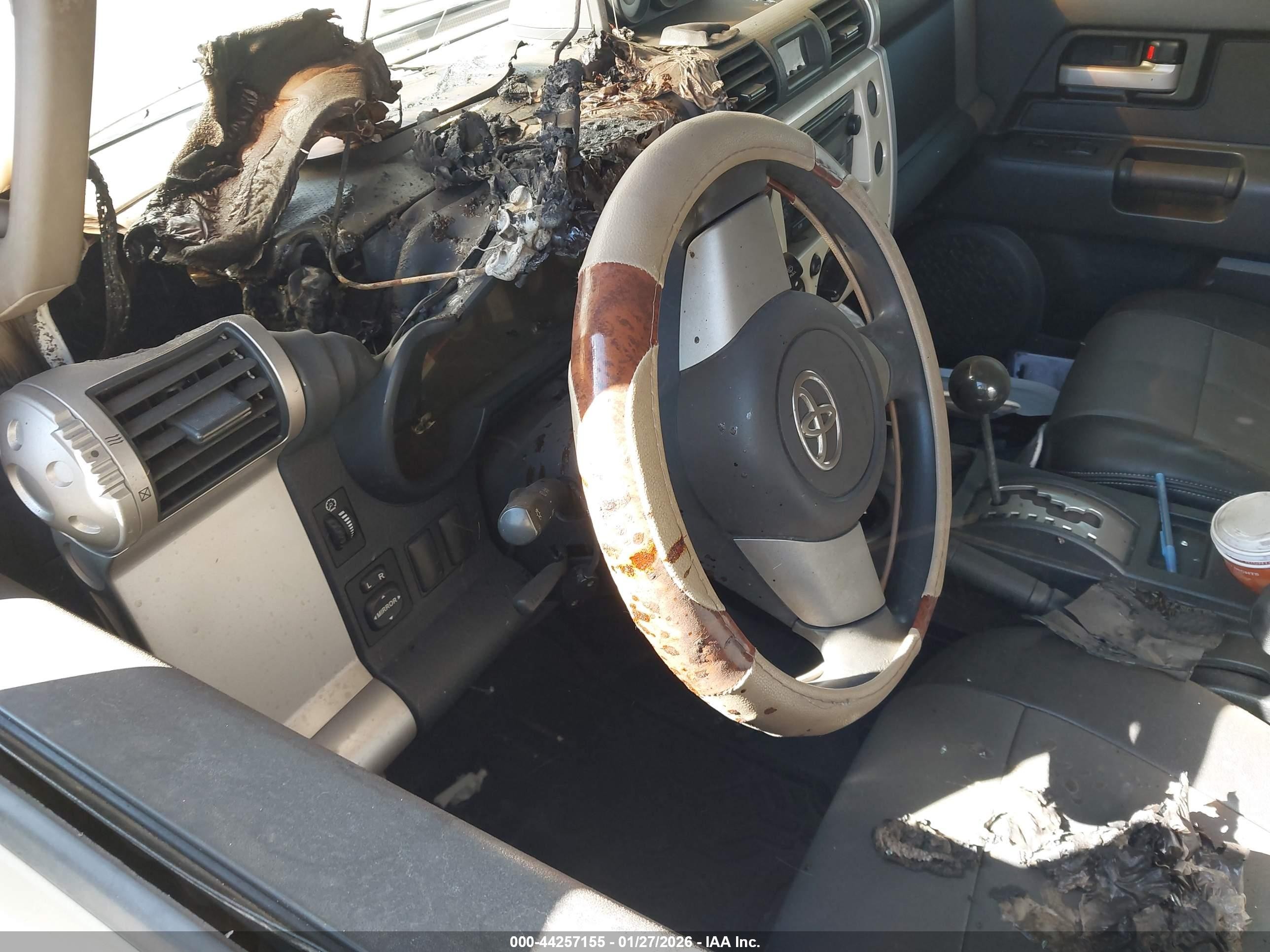2008 Toyota Fj Cruiser   Cream vin: JTEBU11F08K022629
