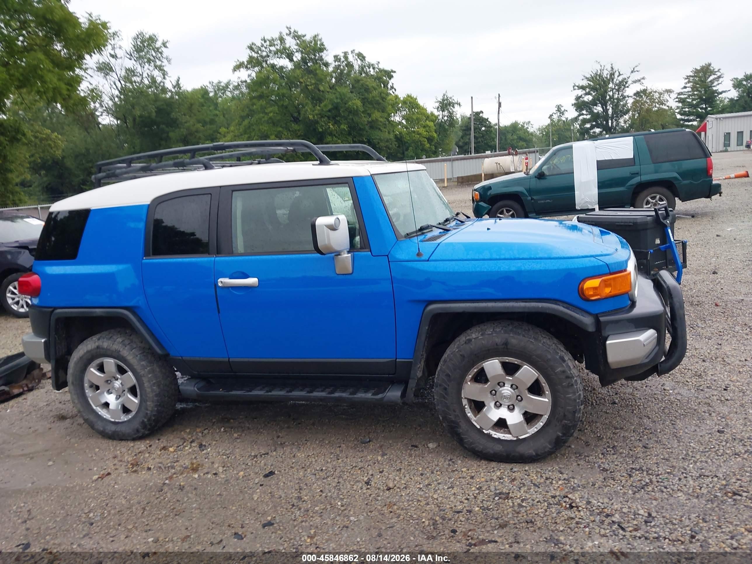 2007 Toyota Fj Cruiser   Blue vin: JTEBU11F170007857