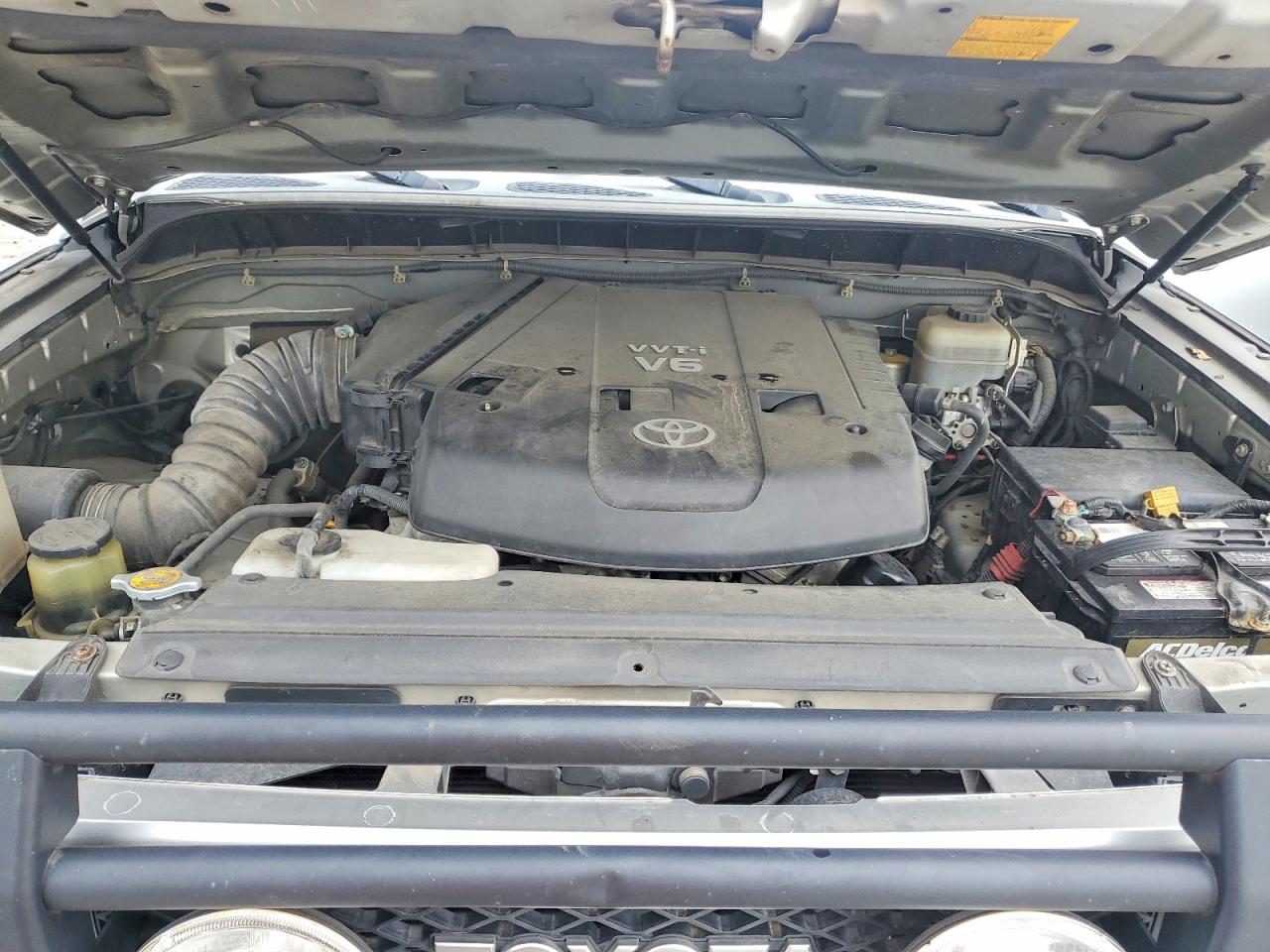 2007 Toyota Fj Cruiser Silver vin: JTEBU11F170043922