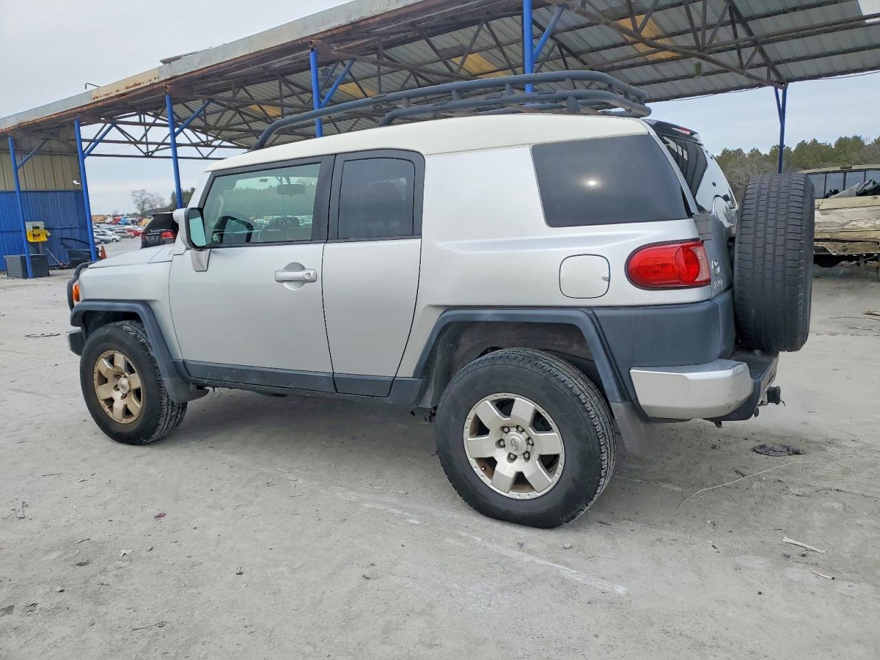 2007 Toyota Fj Cruiser Silver vin: JTEBU11F170043922