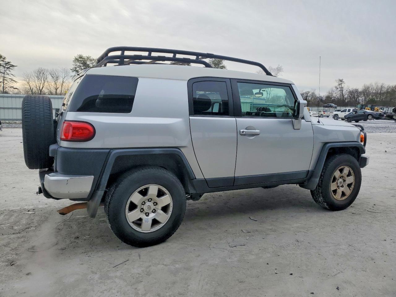 2007 Toyota Fj Cruiser Silver vin: JTEBU11F170043922