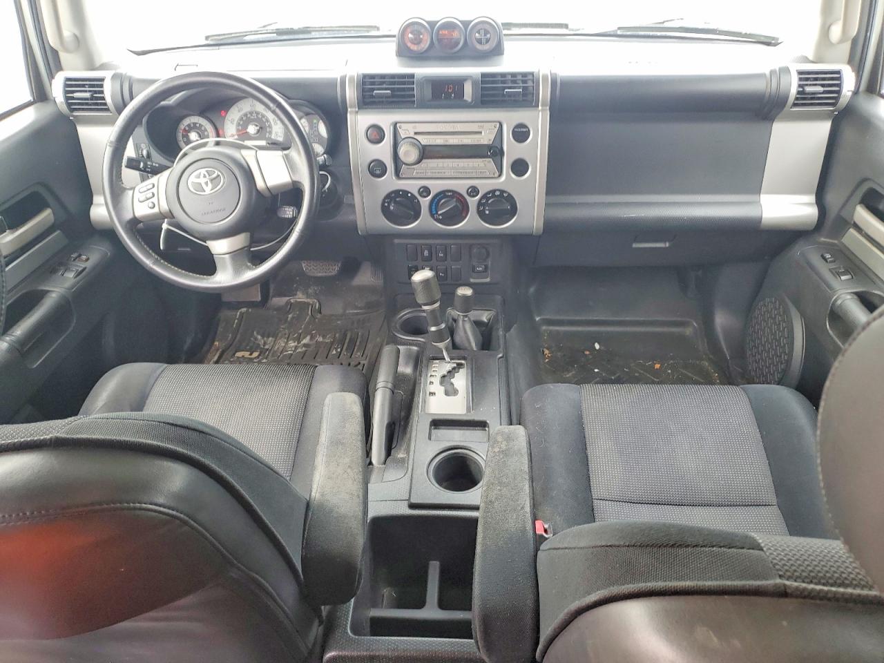 2007 Toyota Fj Cruiser Silver vin: JTEBU11F170043922