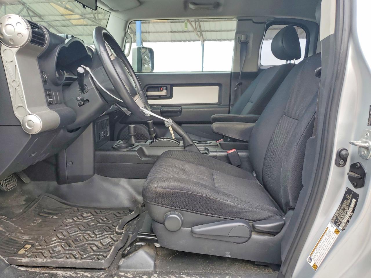 2007 Toyota Fj Cruiser Silver vin: JTEBU11F170043922