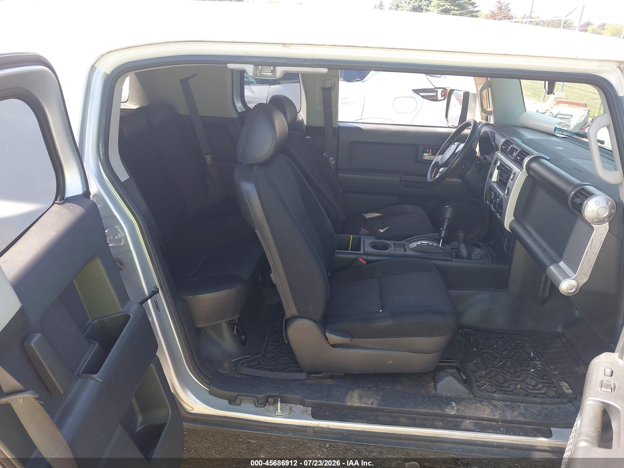 2007 Toyota Fj Cruiser   Silver vin: JTEBU11F170046206