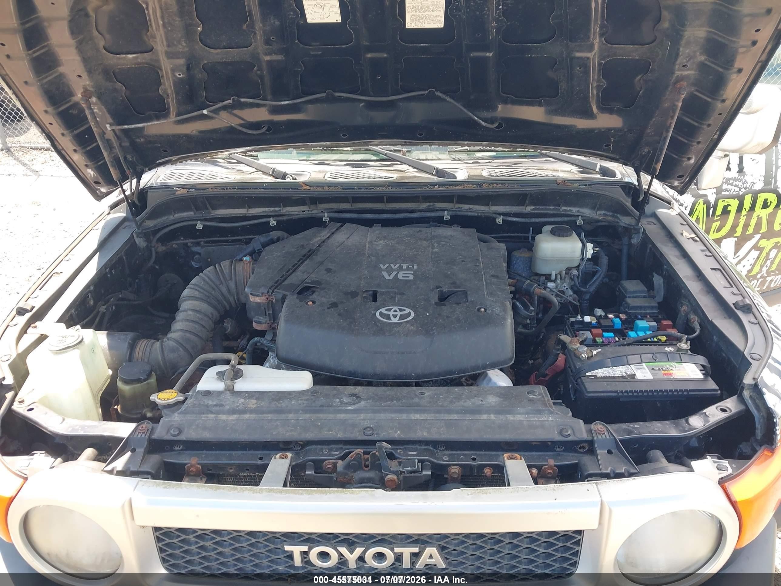 2007 Toyota Fj Cruiser   White vin: JTEBU11F170057688