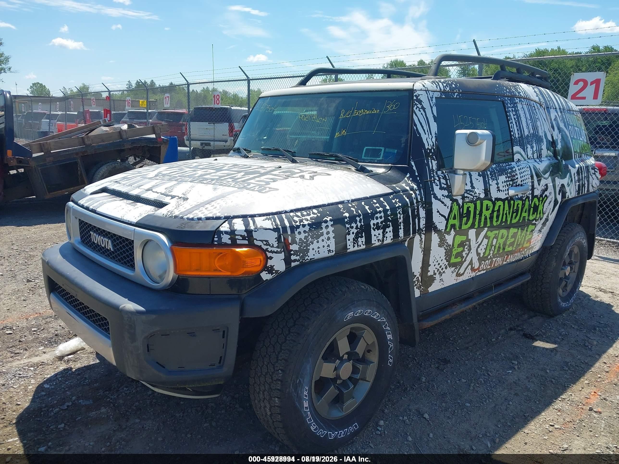 2007 Toyota Fj Cruiser   White vin: JTEBU11F170057688