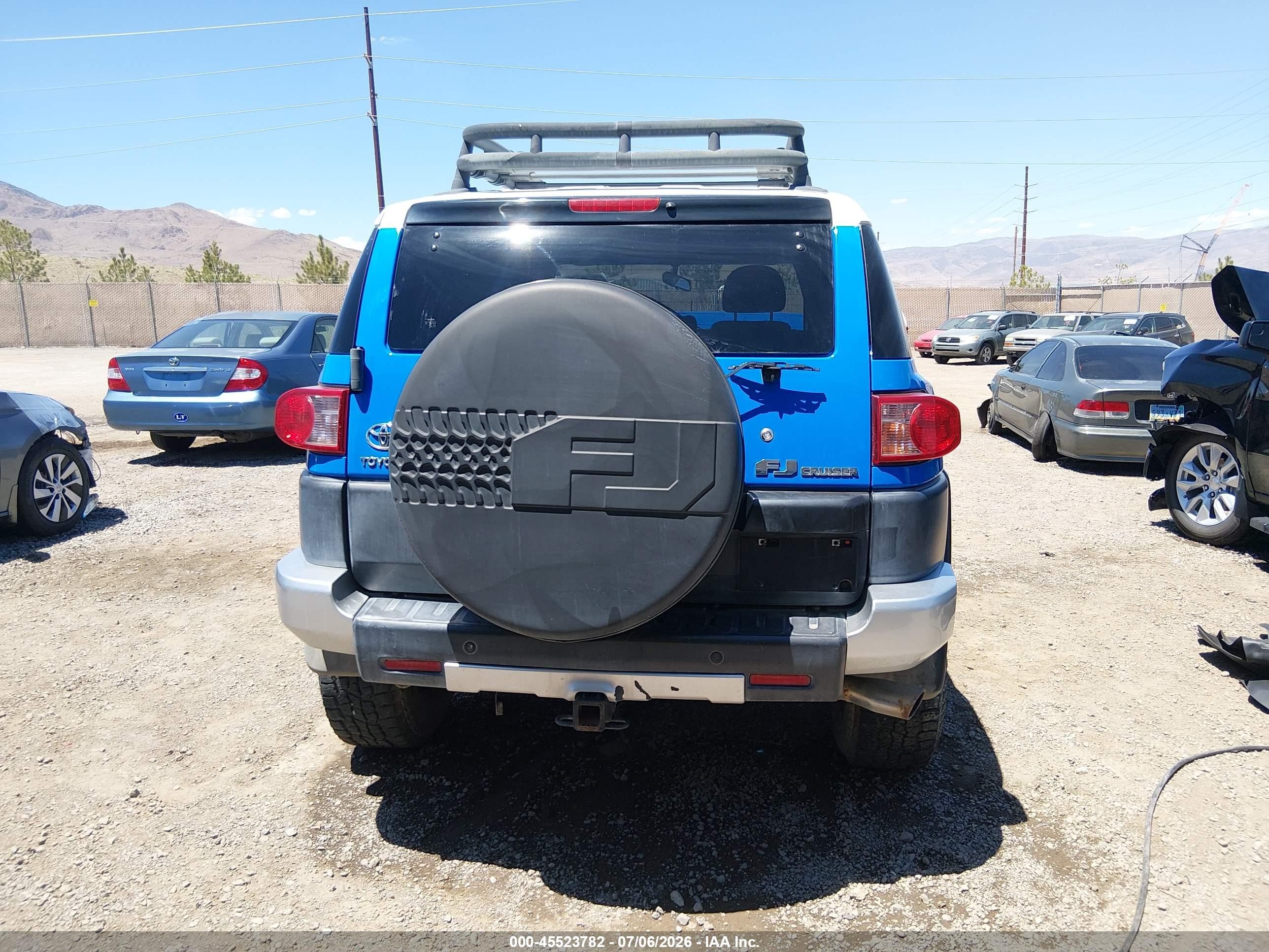 2007 Toyota Fj Cruiser   Blue vin: JTEBU11F170074247