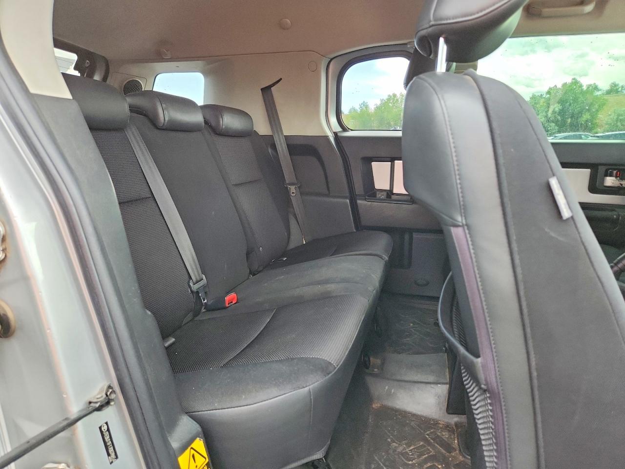 2007 Toyota Fj Cruiser Base Silver vin: JTEBU11F170078654