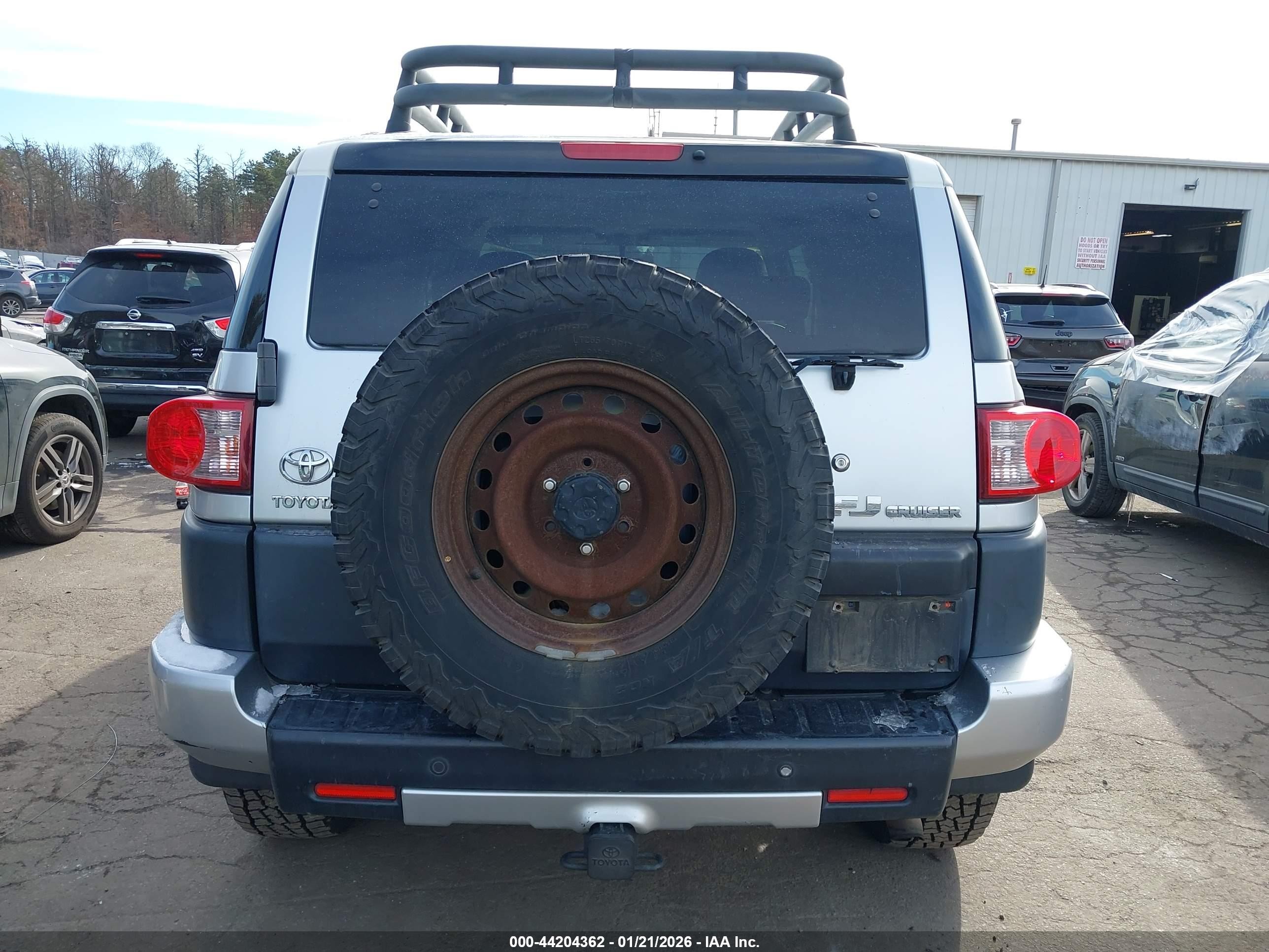 2007 Toyota Fj Cruiser   Gray vin: JTEBU11F170093249