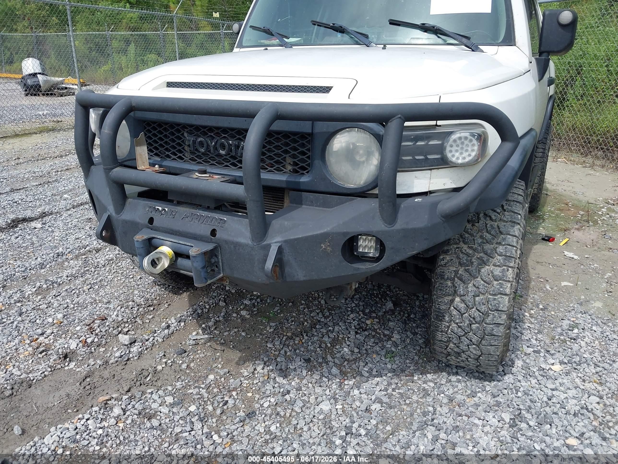 2008 Toyota Fj Cruiser   White vin: JTEBU11F18K037852