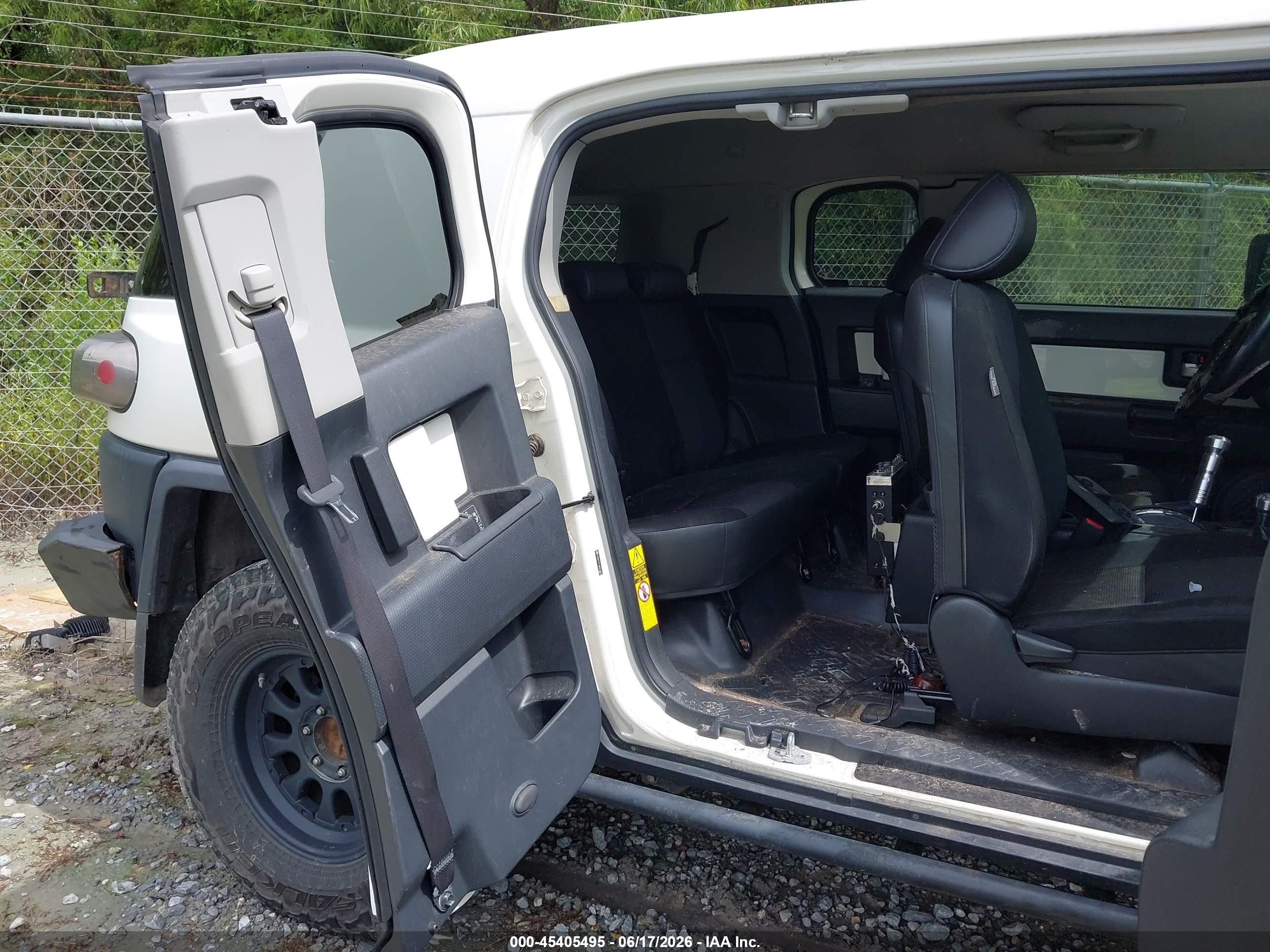2008 Toyota Fj Cruiser   White vin: JTEBU11F18K037852