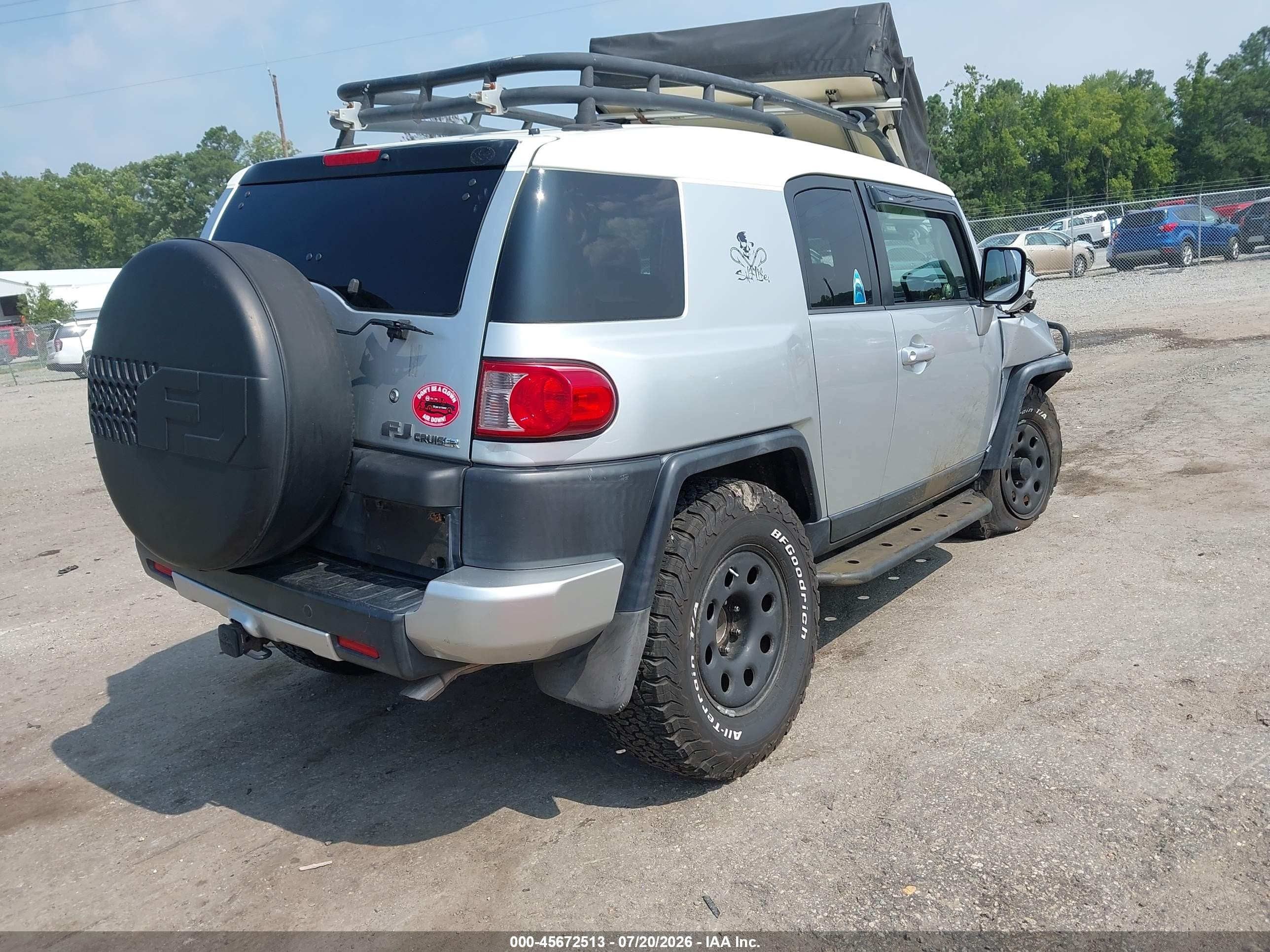 2008 Toyota Fj Cruiser   Silver vin: JTEBU11F18K053016