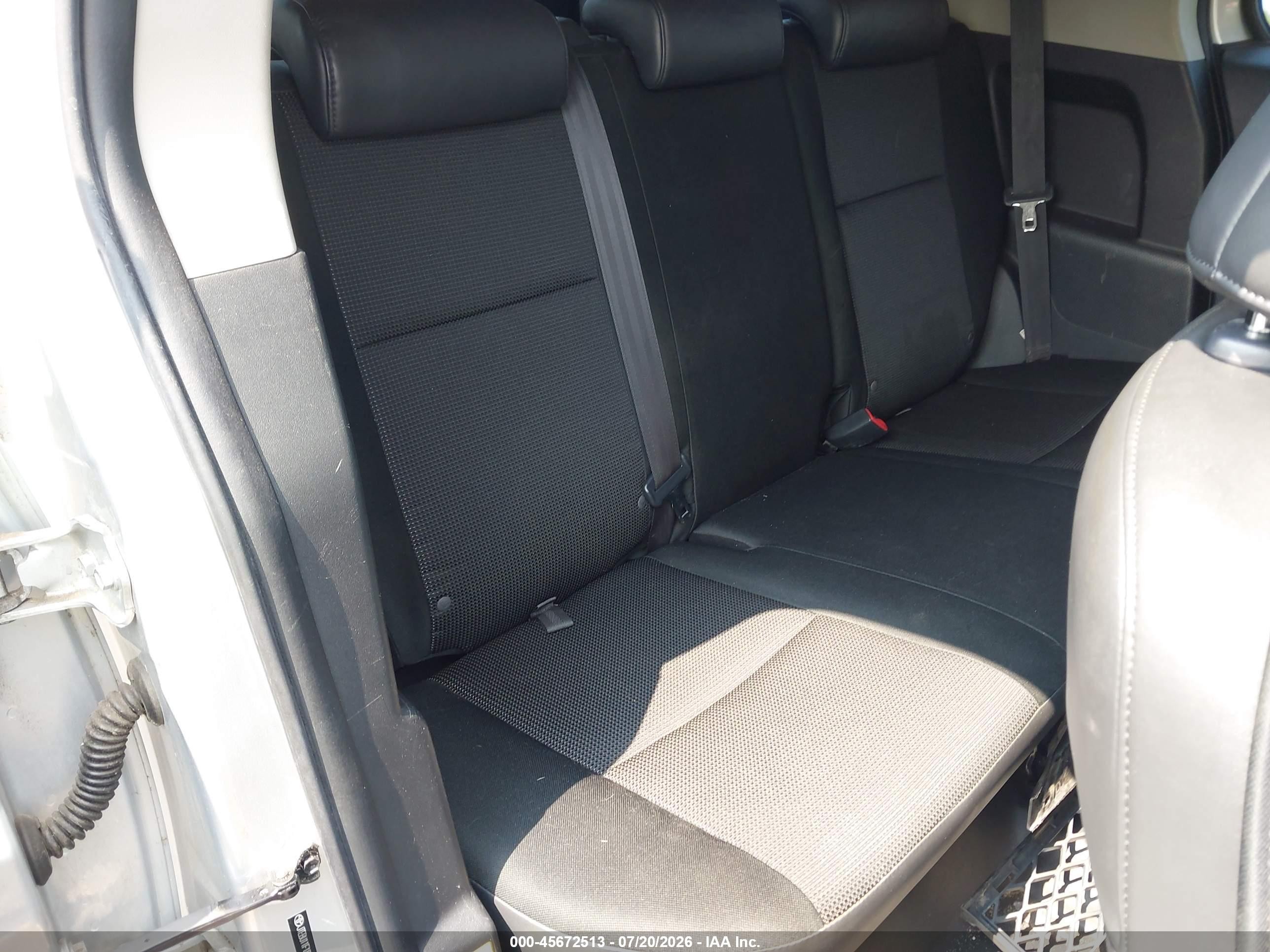 2008 Toyota Fj Cruiser   Silver vin: JTEBU11F18K053016