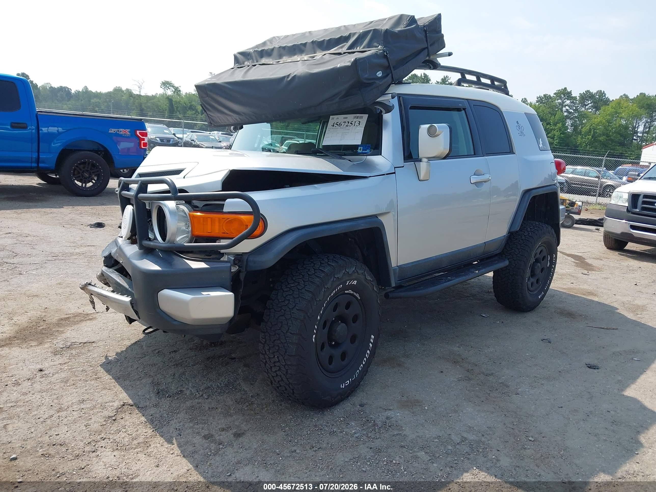 2008 Toyota Fj Cruiser   Silver vin: JTEBU11F18K053016