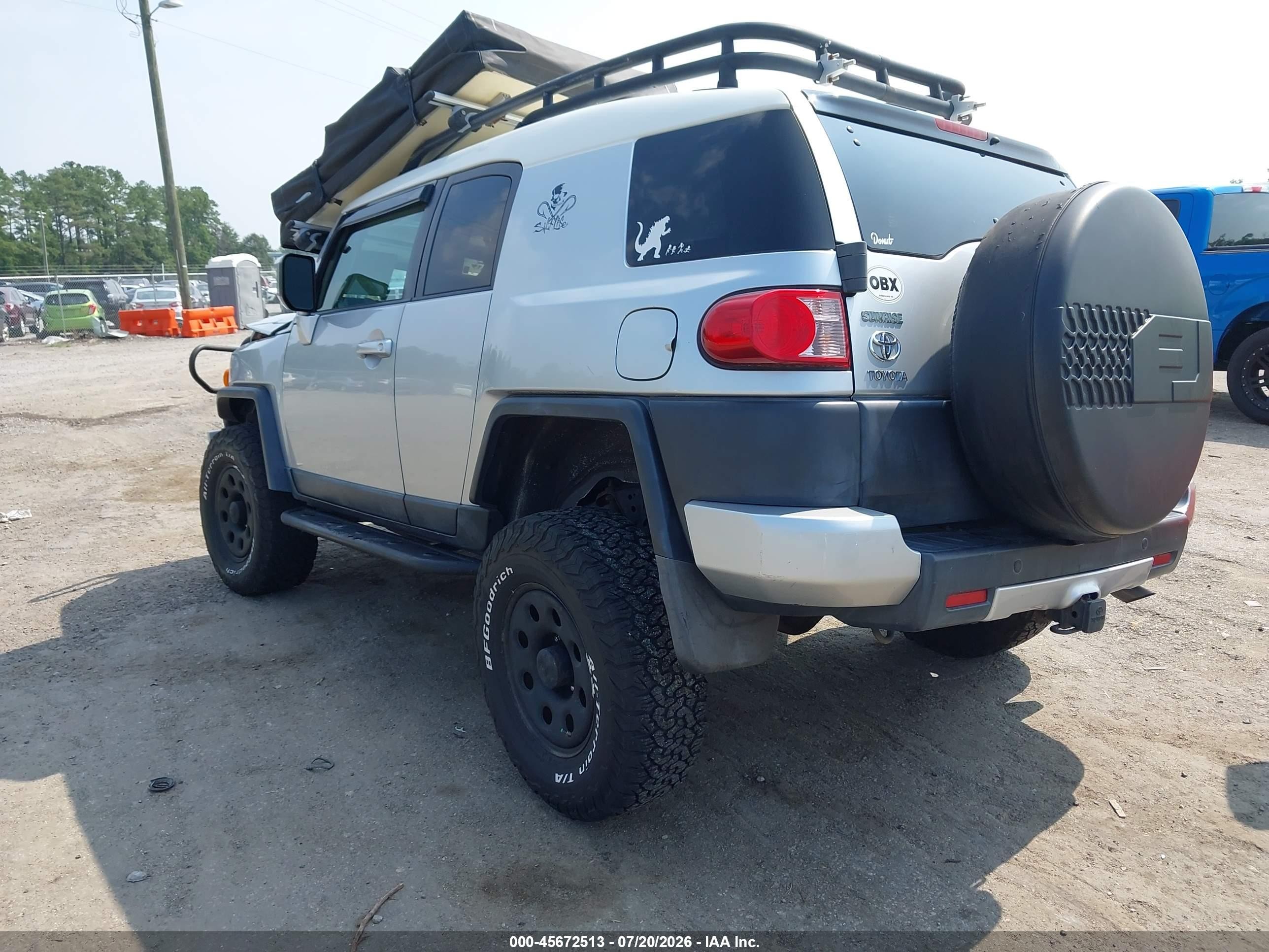 2008 Toyota Fj Cruiser   Silver vin: JTEBU11F18K053016