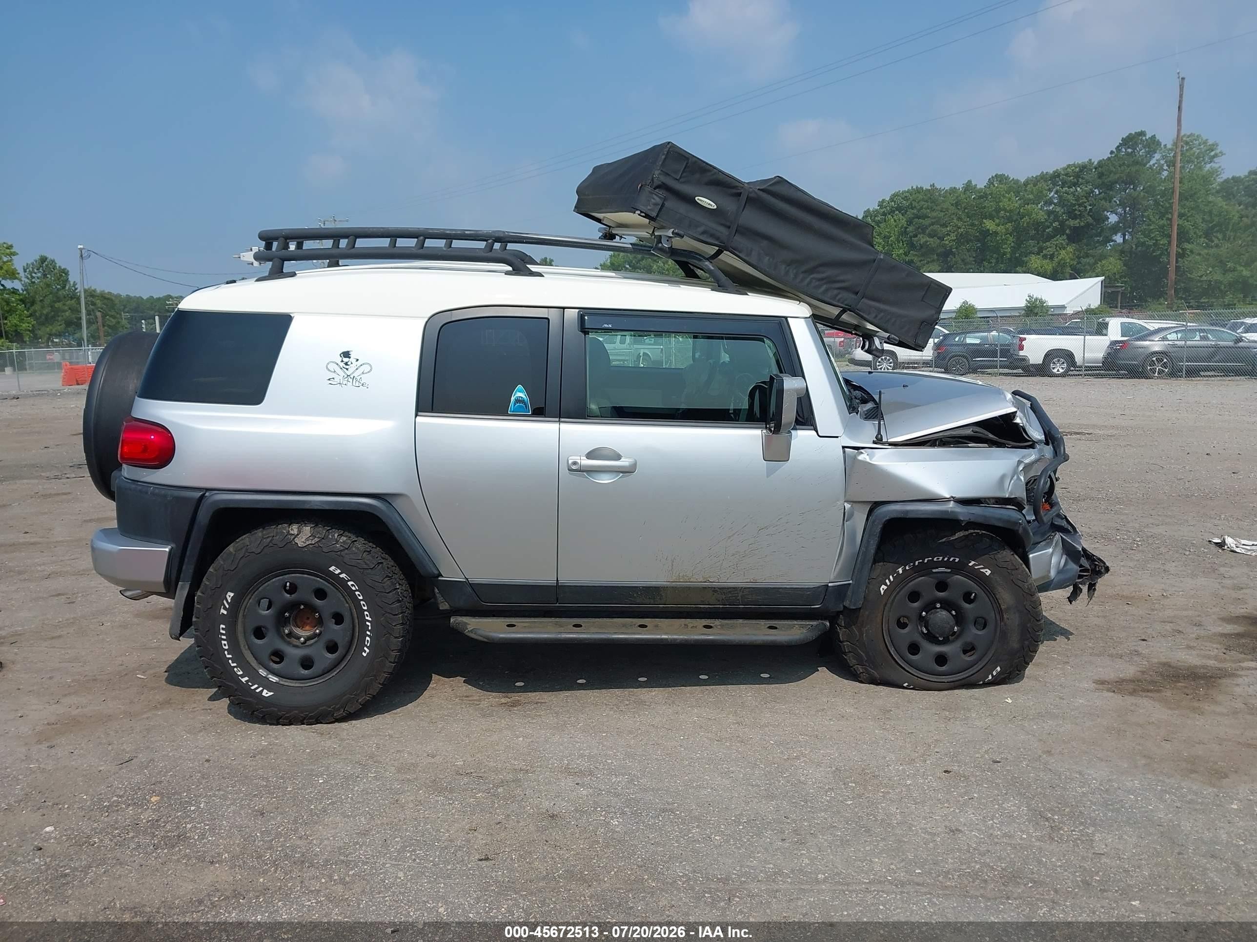 2008 Toyota Fj Cruiser   Silver vin: JTEBU11F18K053016