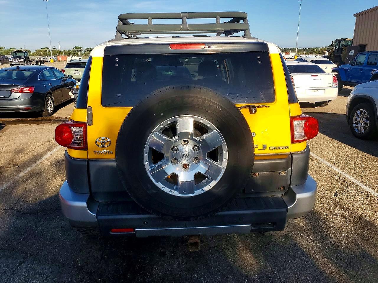 2007 Toyota Fj Cruiser Base Yellow vin: JTEBU11F270004126