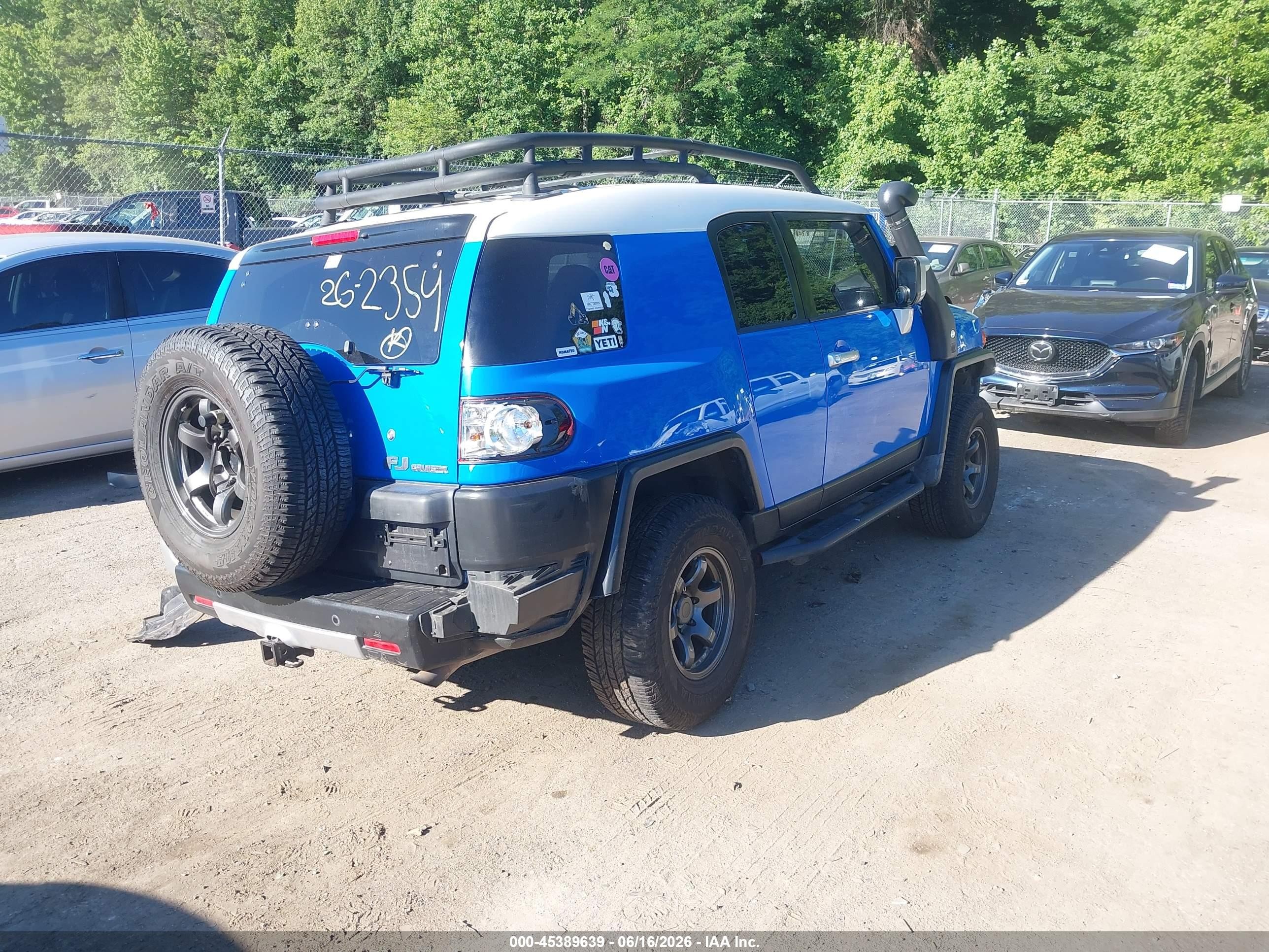 2007 Toyota Fj Cruiser   Blue vin: JTEBU11F270020441