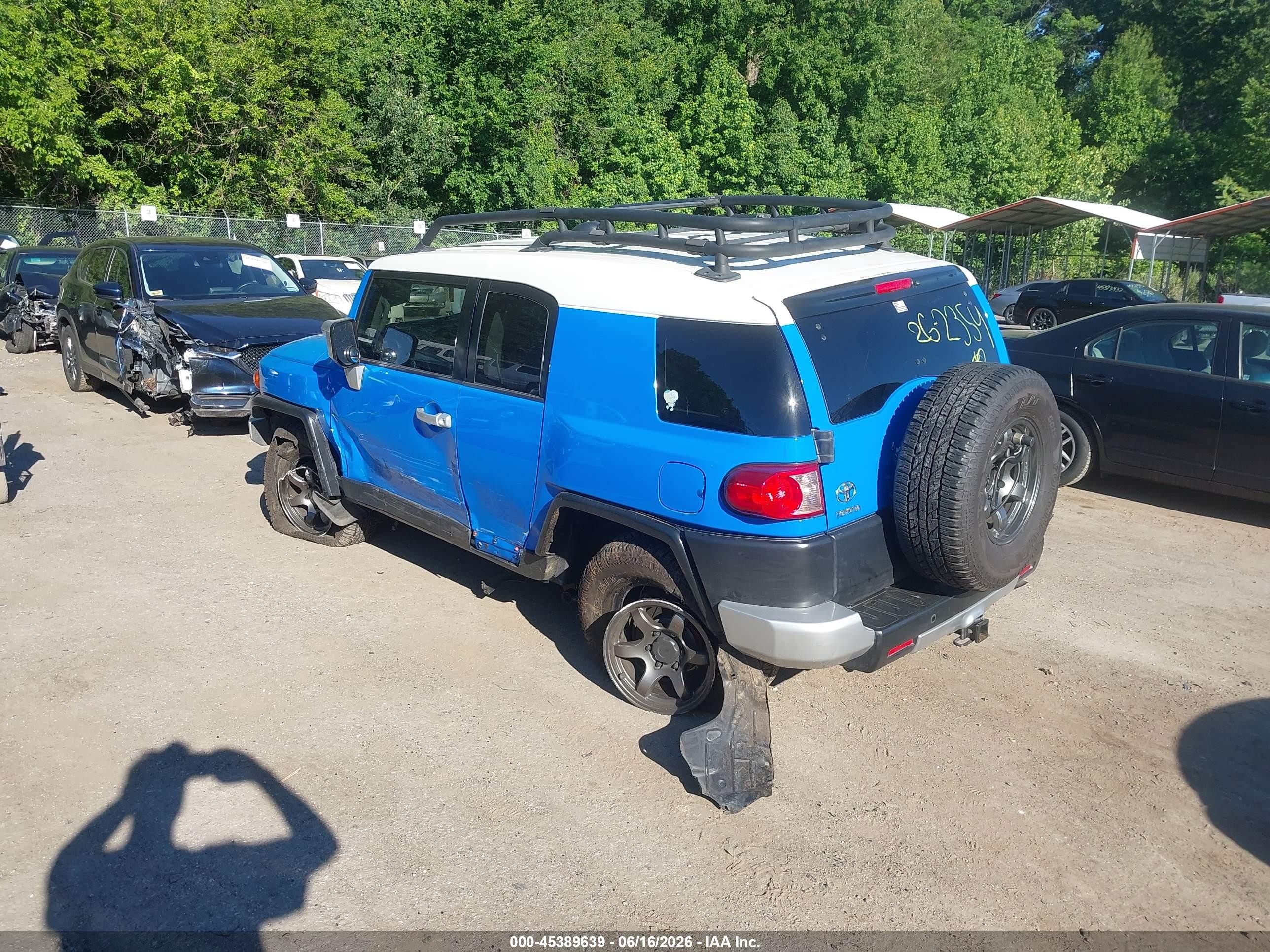 2007 Toyota Fj Cruiser   Blue vin: JTEBU11F270020441