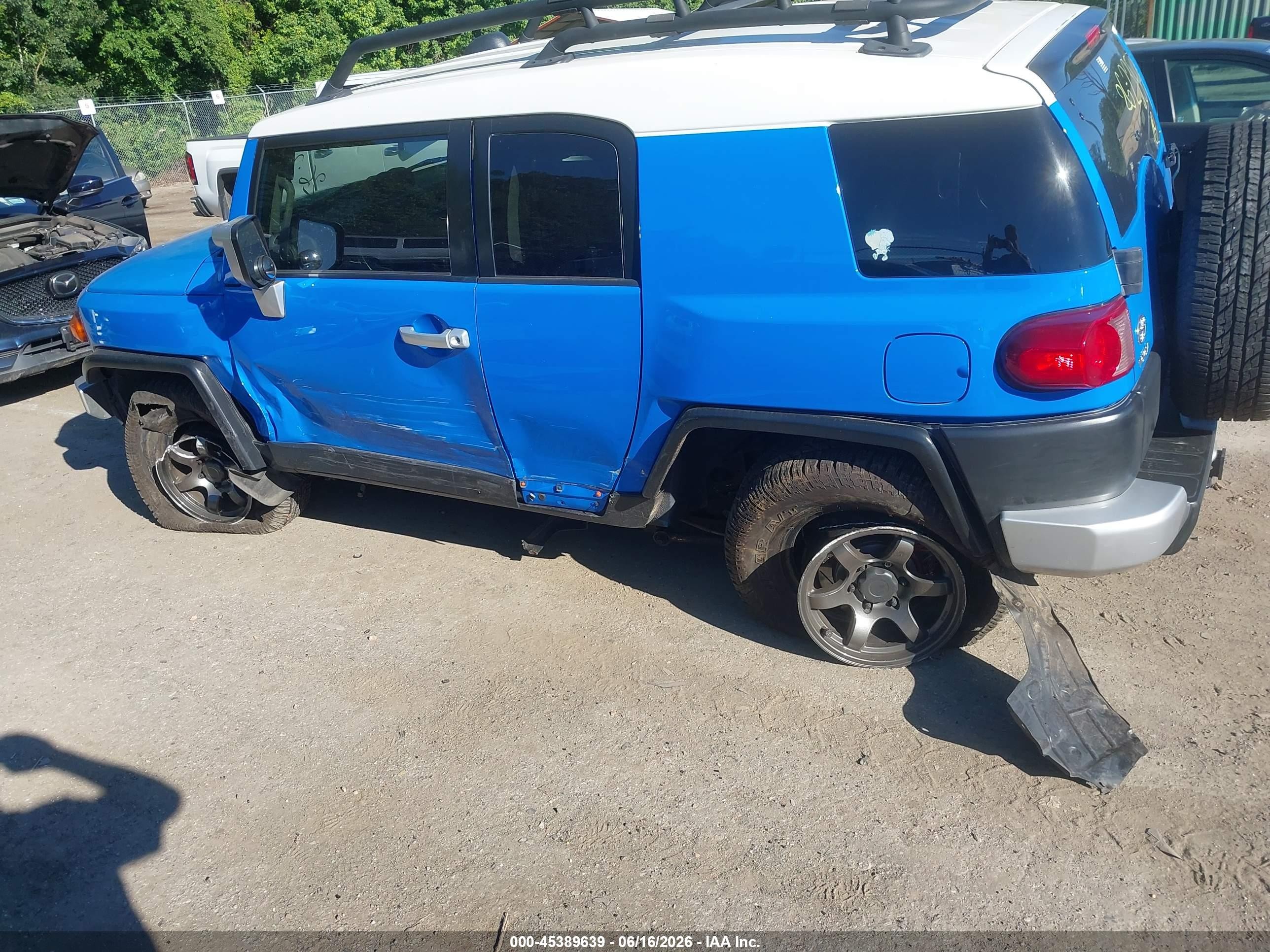 2007 Toyota Fj Cruiser   Blue vin: JTEBU11F270020441