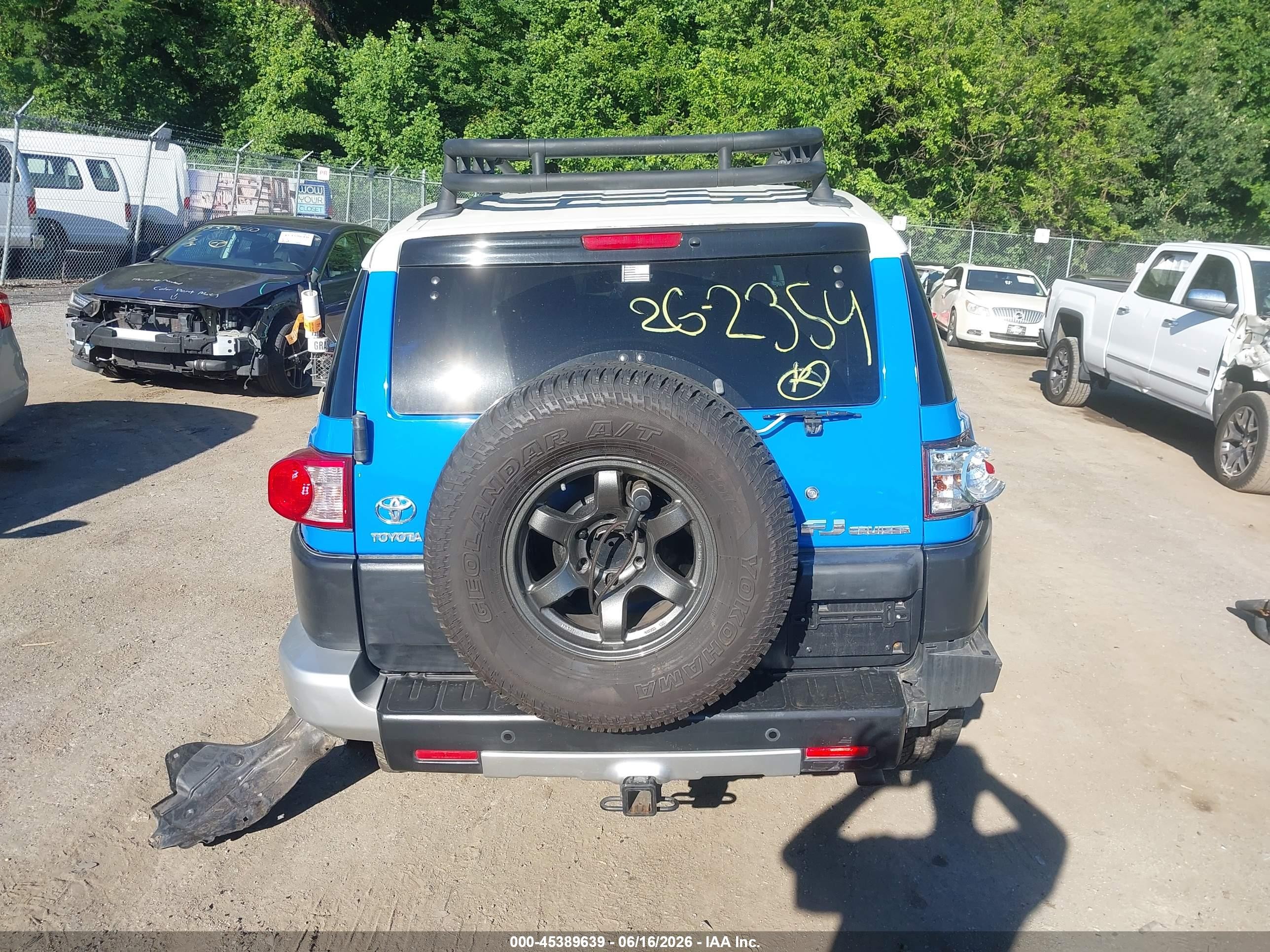 2007 Toyota Fj Cruiser   Blue vin: JTEBU11F270020441