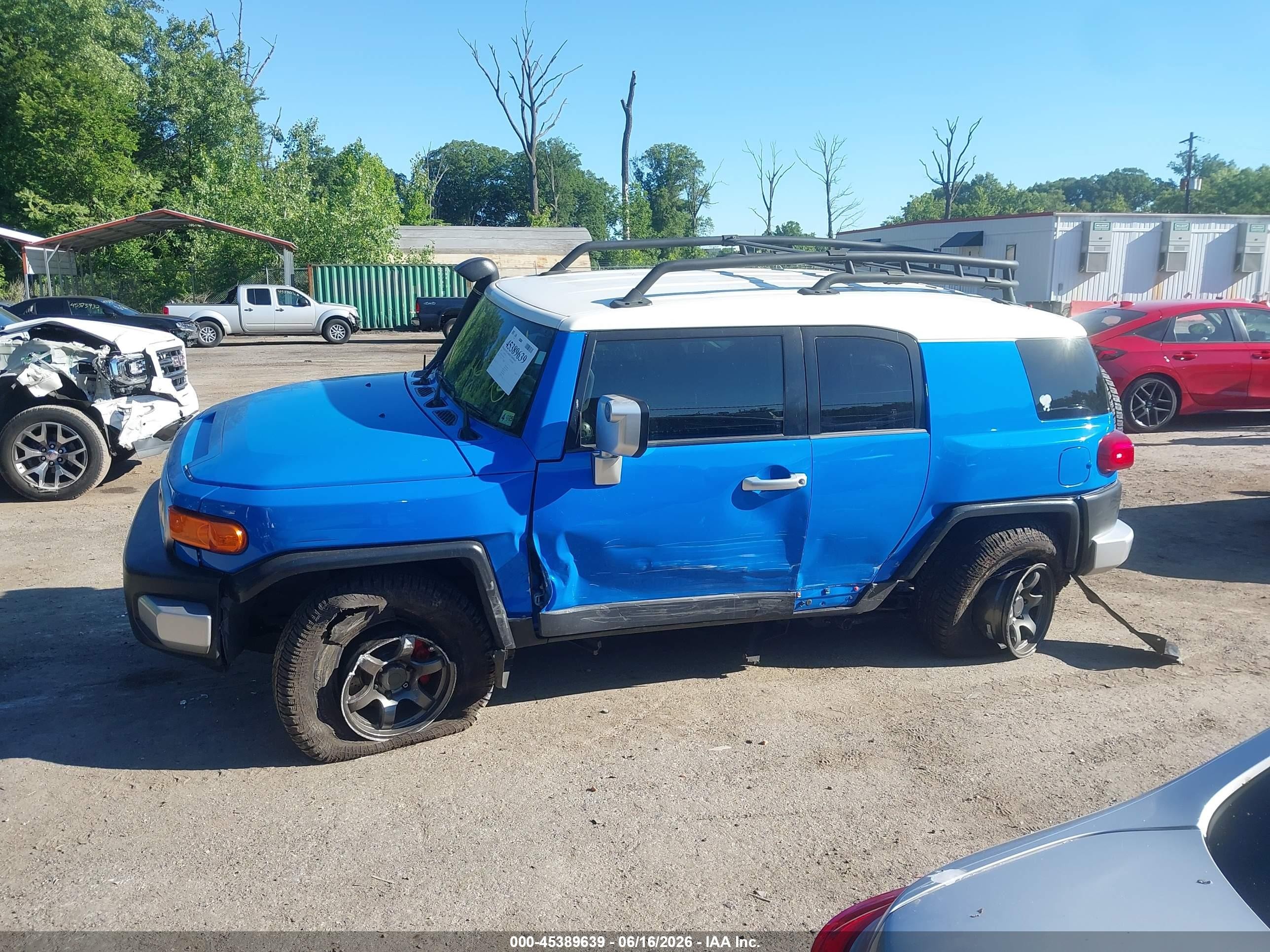 2007 Toyota Fj Cruiser   Blue vin: JTEBU11F270020441