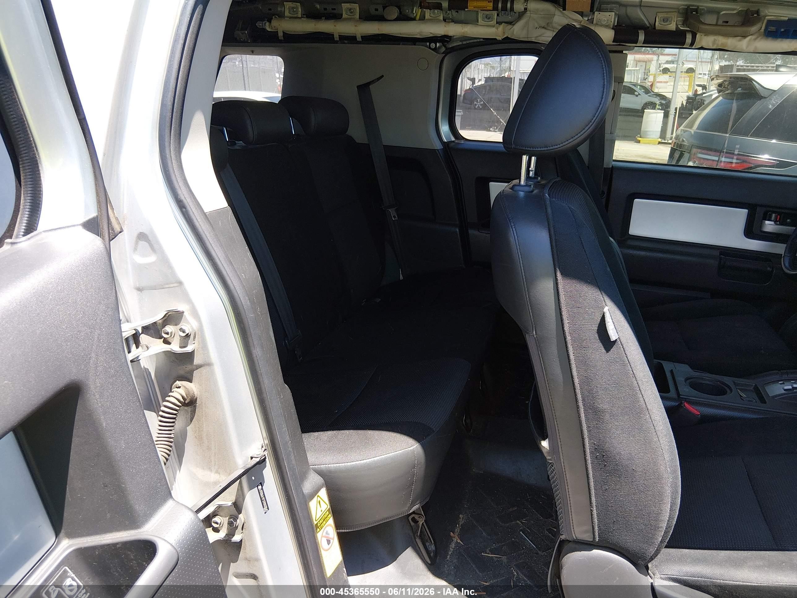 2007 Toyota Fj Cruiser   Silver vin: JTEBU11F270023047