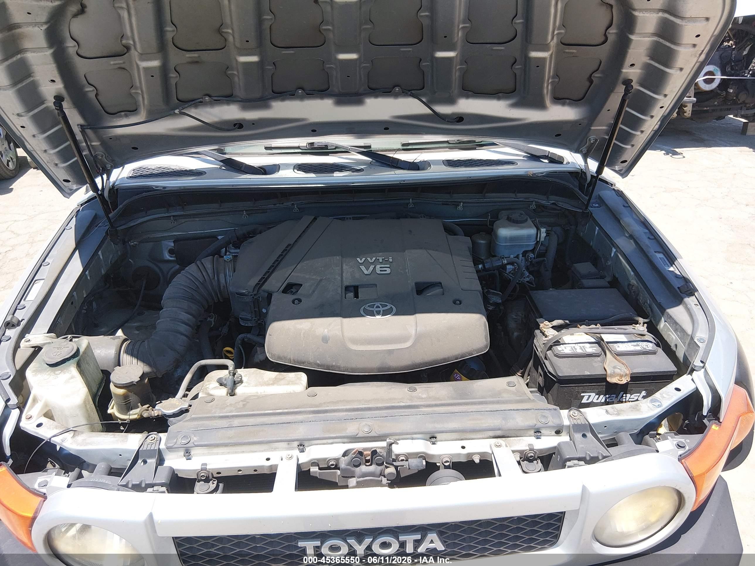 2007 Toyota Fj Cruiser   Silver vin: JTEBU11F270023047