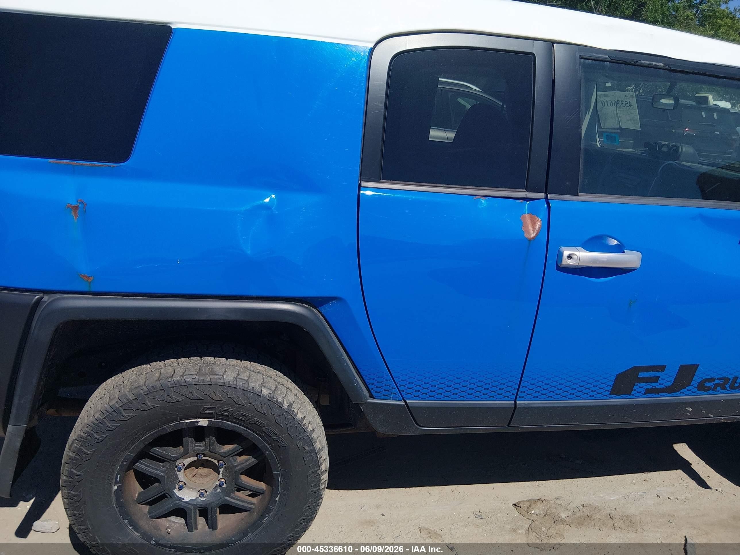 2007 Toyota Fj Cruiser   Blue vin: JTEBU11F270041807