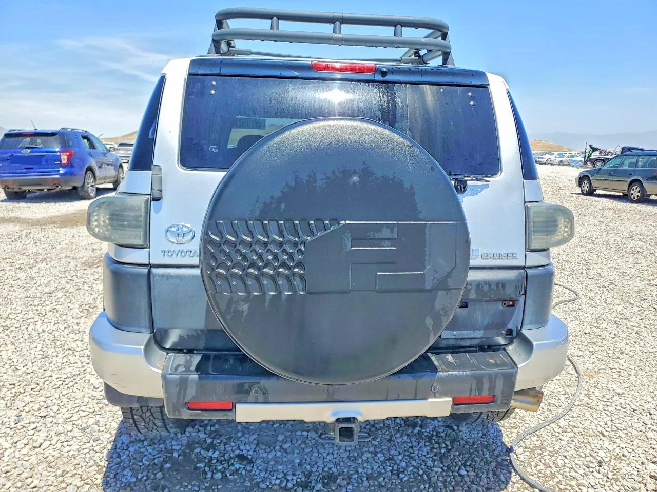 2007 Toyota Fj Cruiser Base Silver vin: JTEBU11F270042455