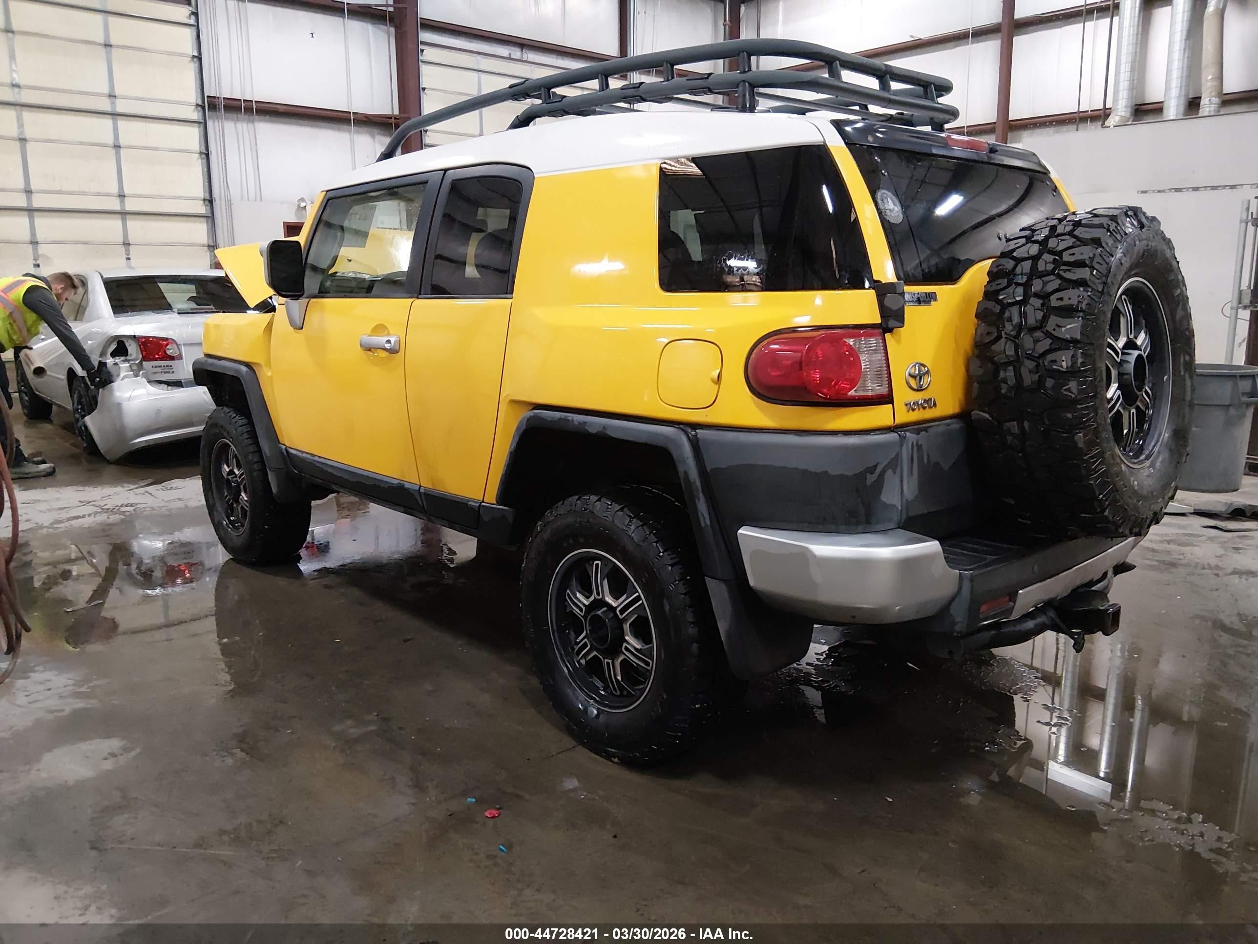 2007 Toyota Fj Cruiser   Yellow vin: JTEBU11F270064908