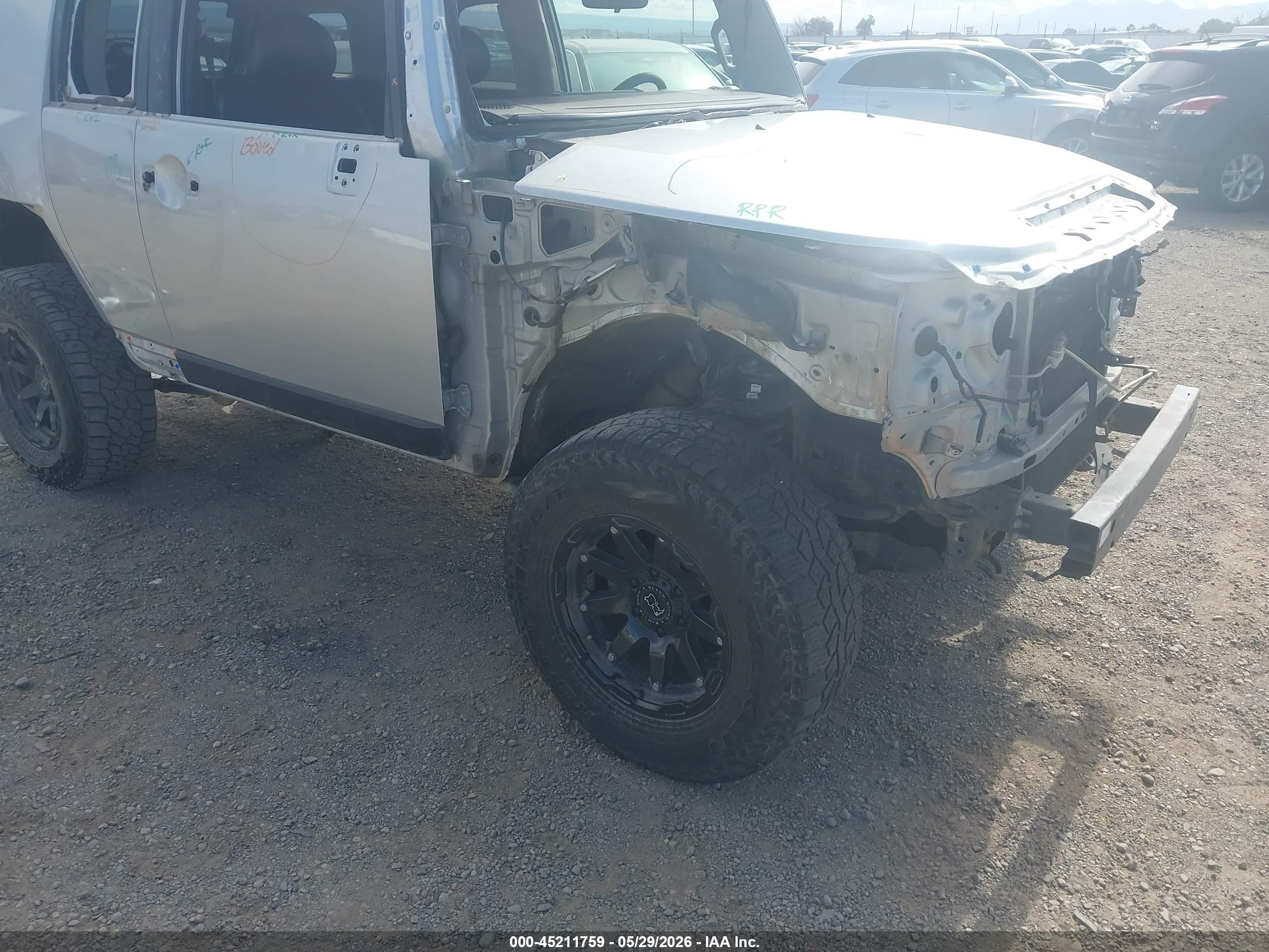 2007 Toyota Fj Cruiser   Silver vin: JTEBU11F270096130