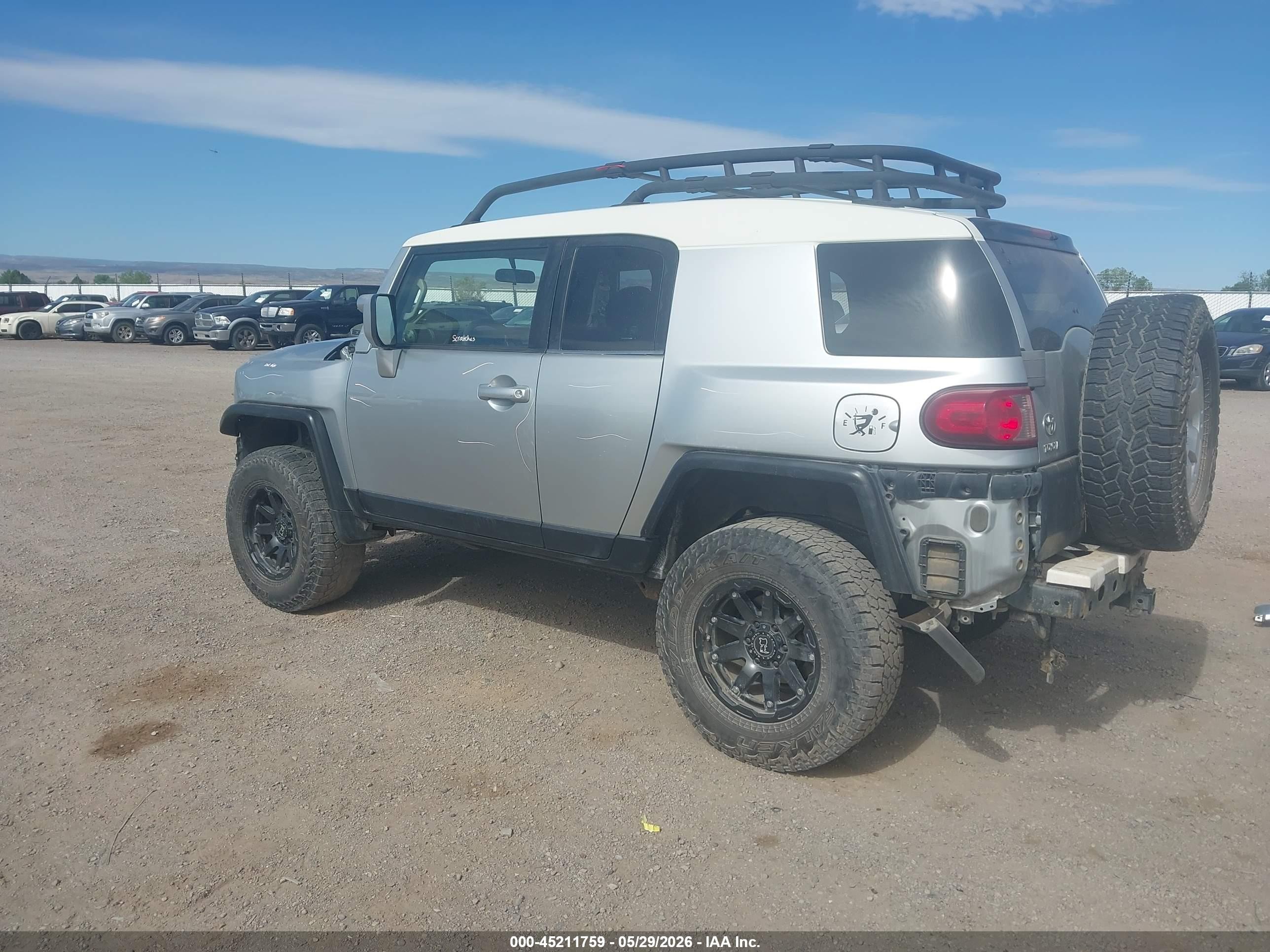 2007 Toyota Fj Cruiser   Silver vin: JTEBU11F270096130