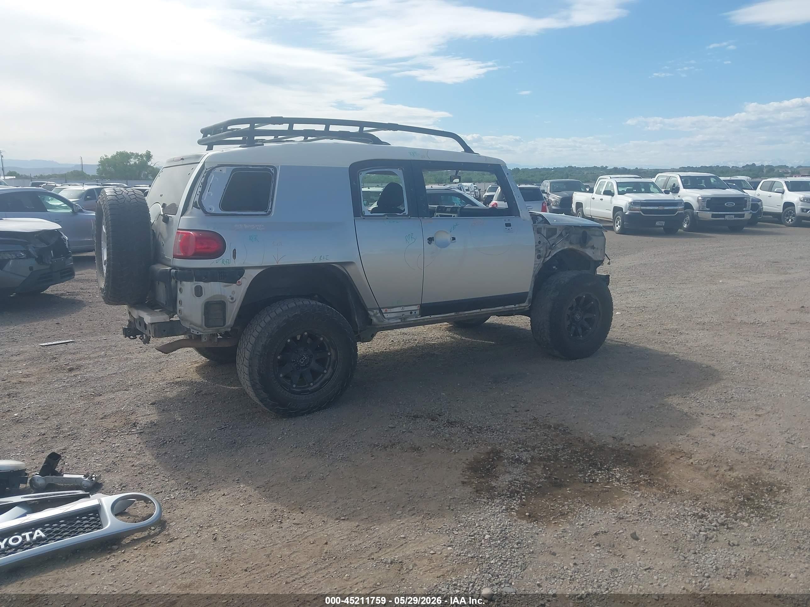 2007 Toyota Fj Cruiser   Silver vin: JTEBU11F270096130
