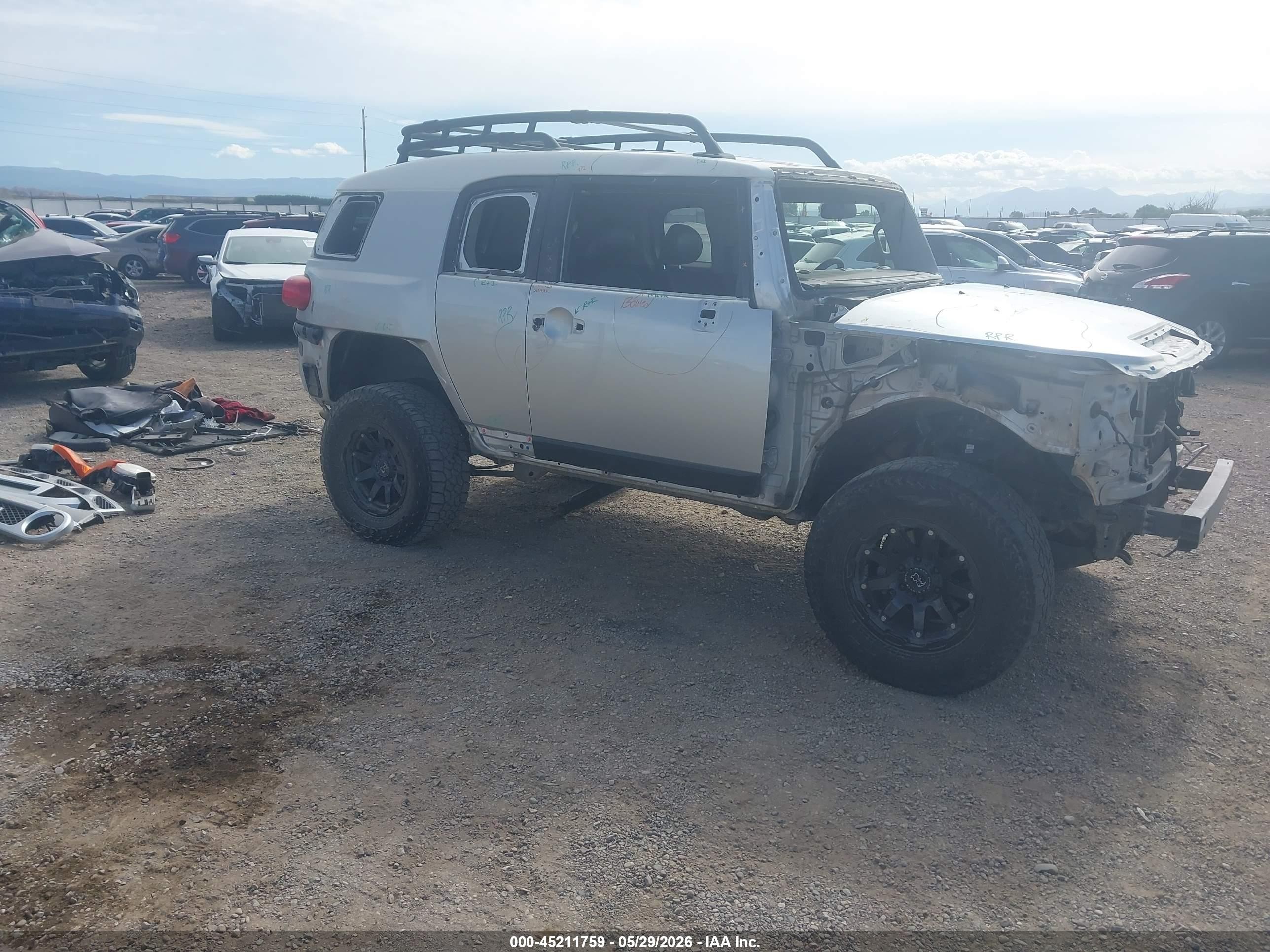 2007 Toyota Fj Cruiser   Silver vin: JTEBU11F270096130