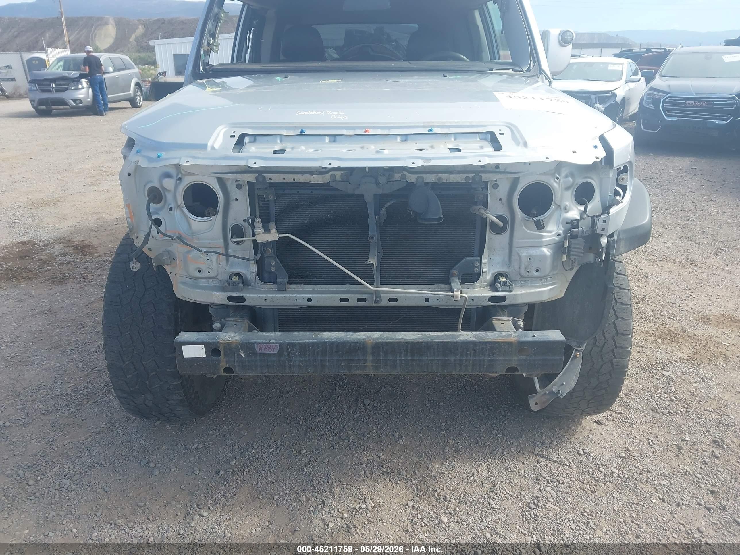 2007 Toyota Fj Cruiser   Silver vin: JTEBU11F270096130