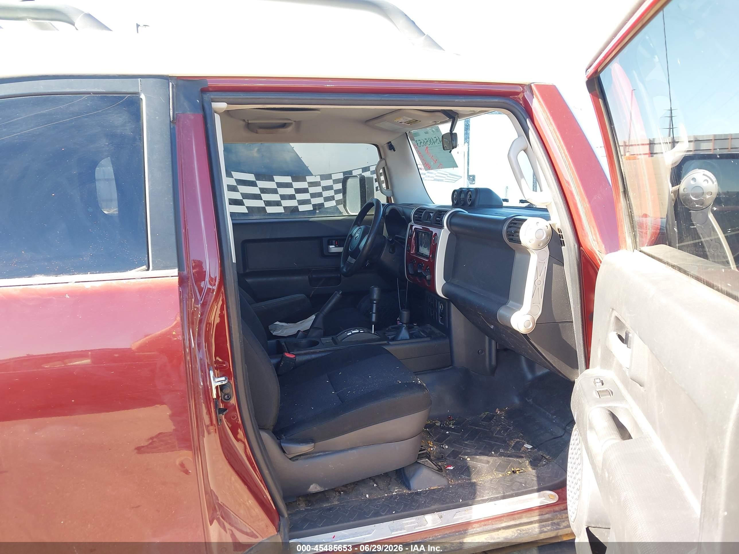 2008 Toyota Fj Cruiser   Red vin: JTEBU11F28K003130