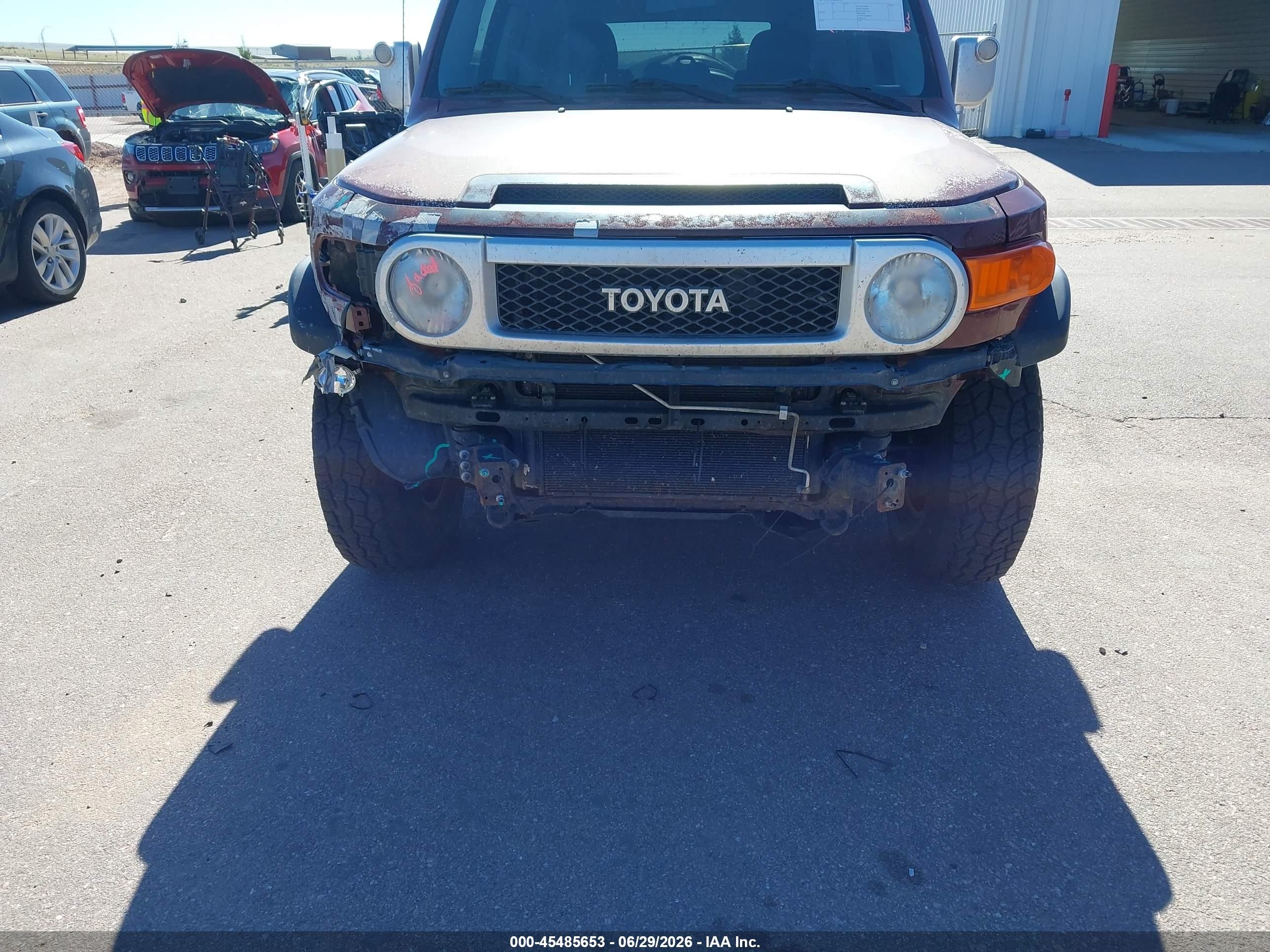 2008 Toyota Fj Cruiser   Red vin: JTEBU11F28K003130