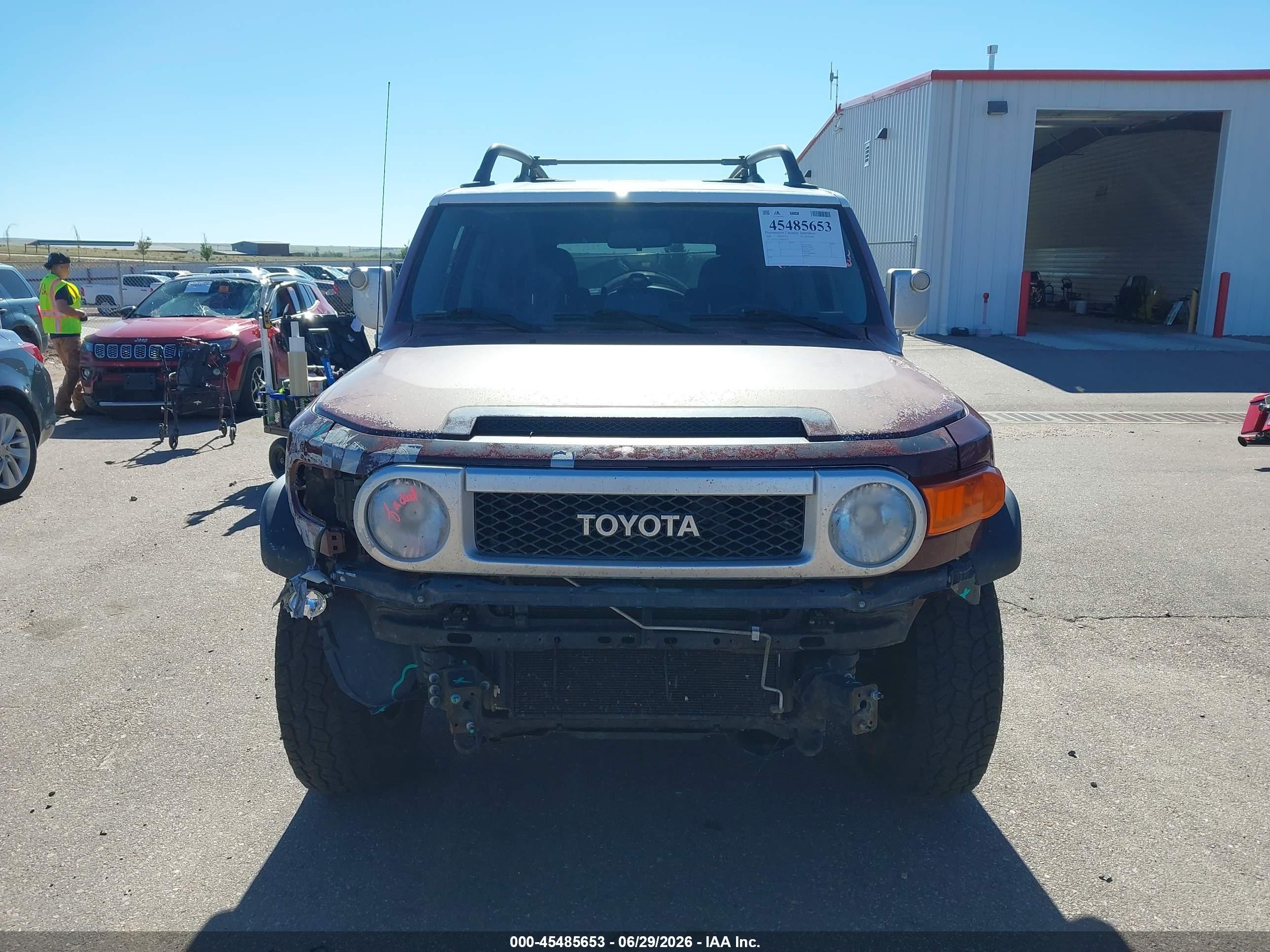 2008 Toyota Fj Cruiser   Red vin: JTEBU11F28K003130