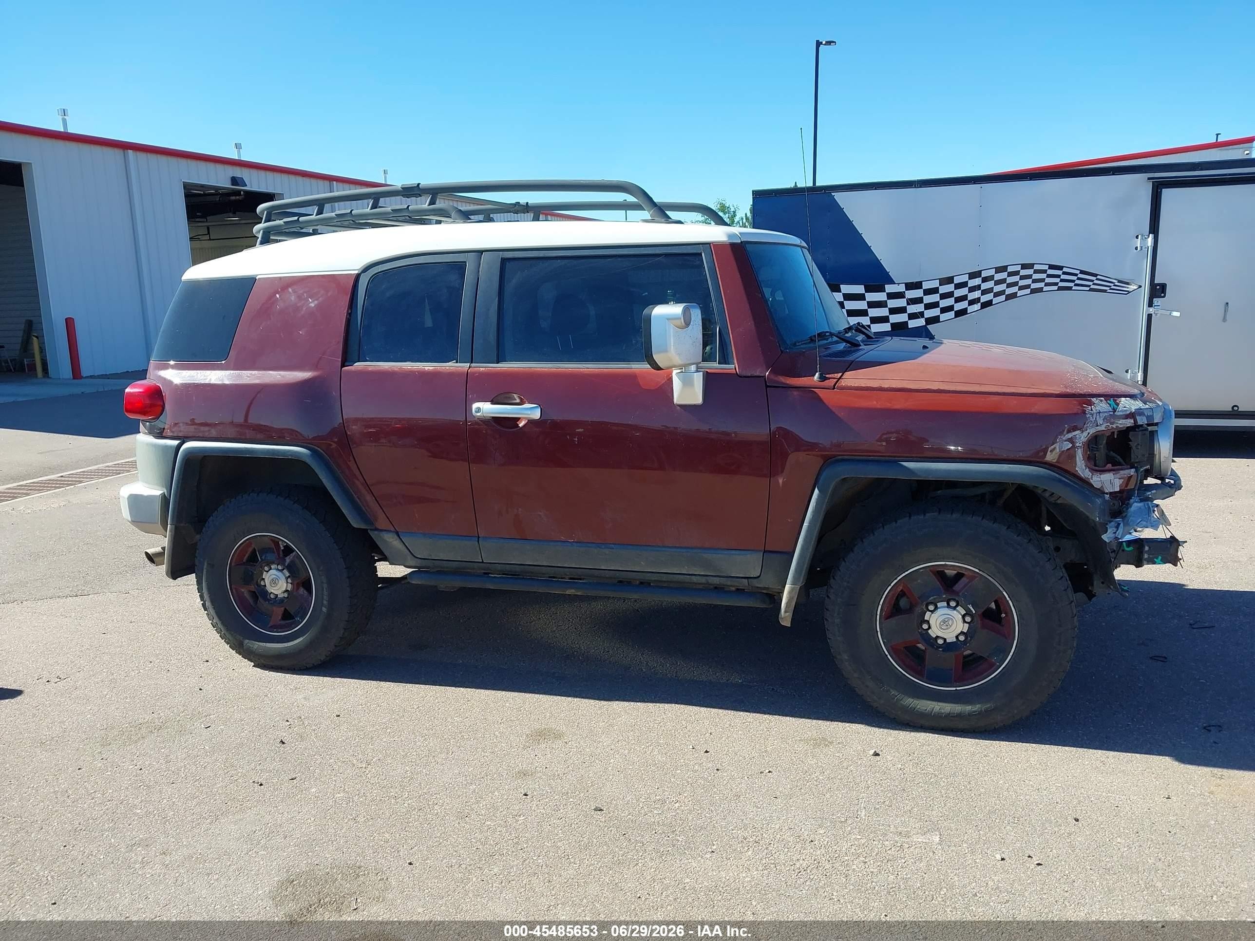 2008 Toyota Fj Cruiser   Red vin: JTEBU11F28K003130
