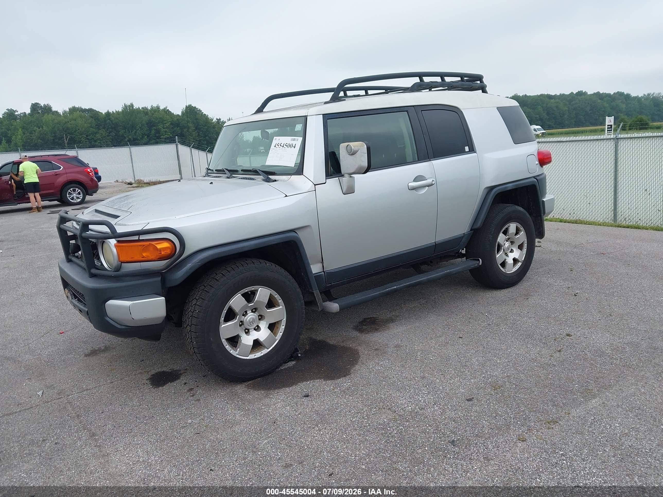 2008 Toyota Fj Cruiser   Silver vin: JTEBU11F28K015570